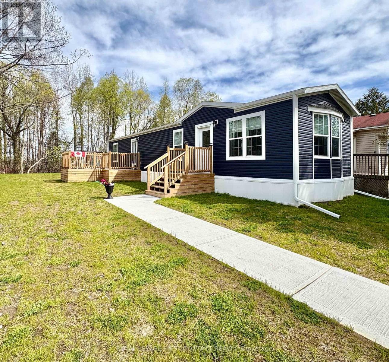 40 SHAMROCK CRESCENT in 
