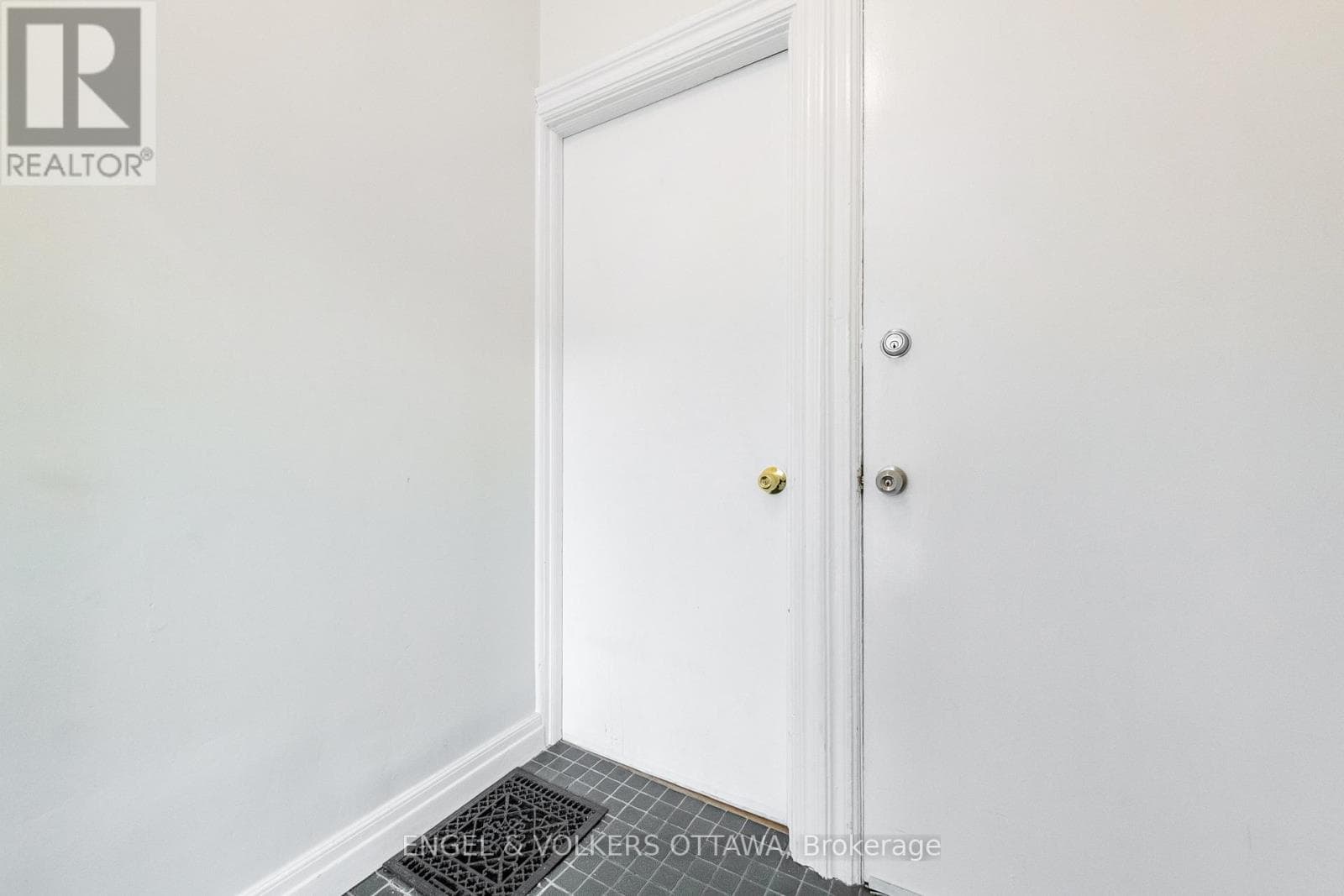 230 PERCY STREET, Ottawa — photo 3