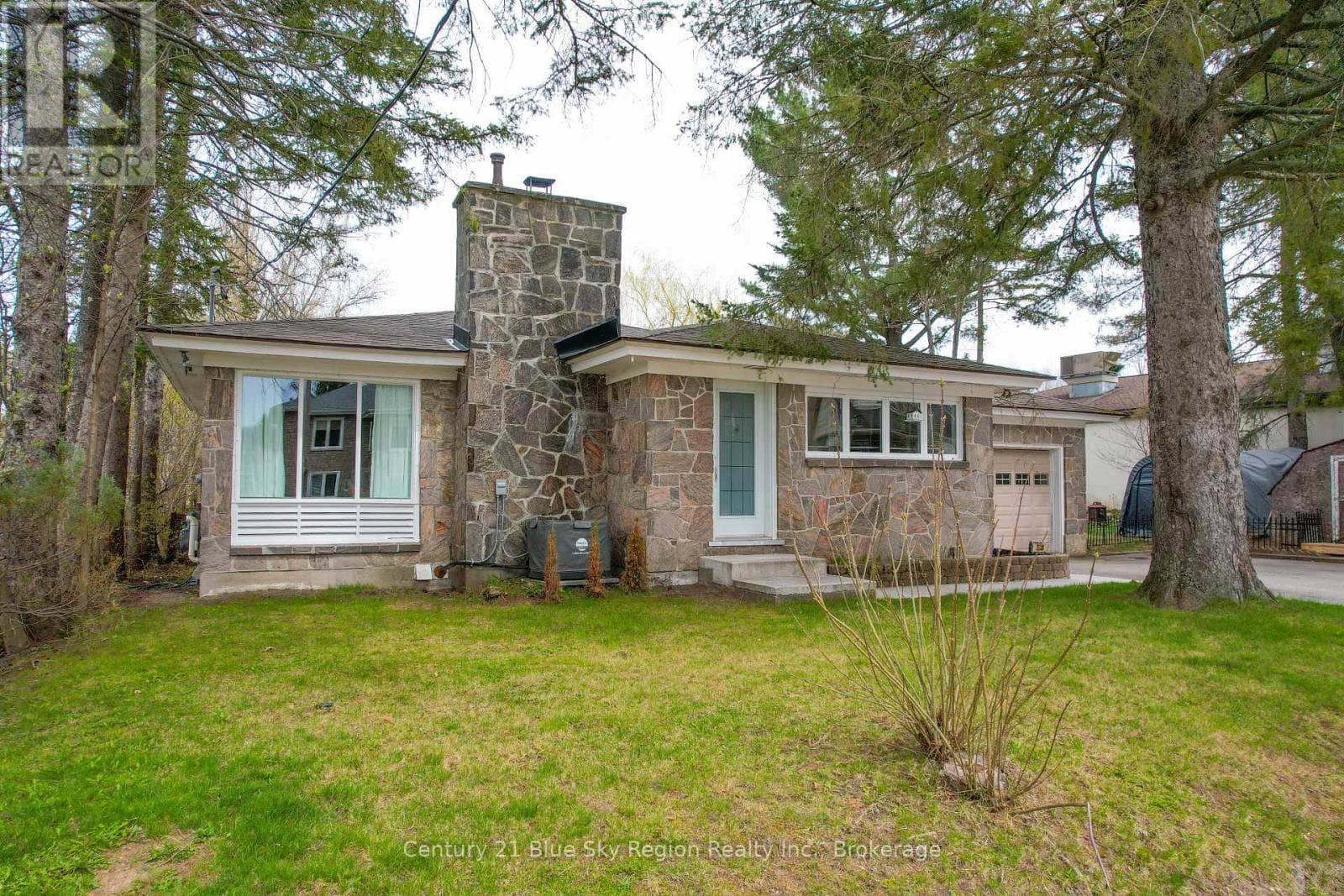 338 EDWARD STREET, North Bay — photo 2