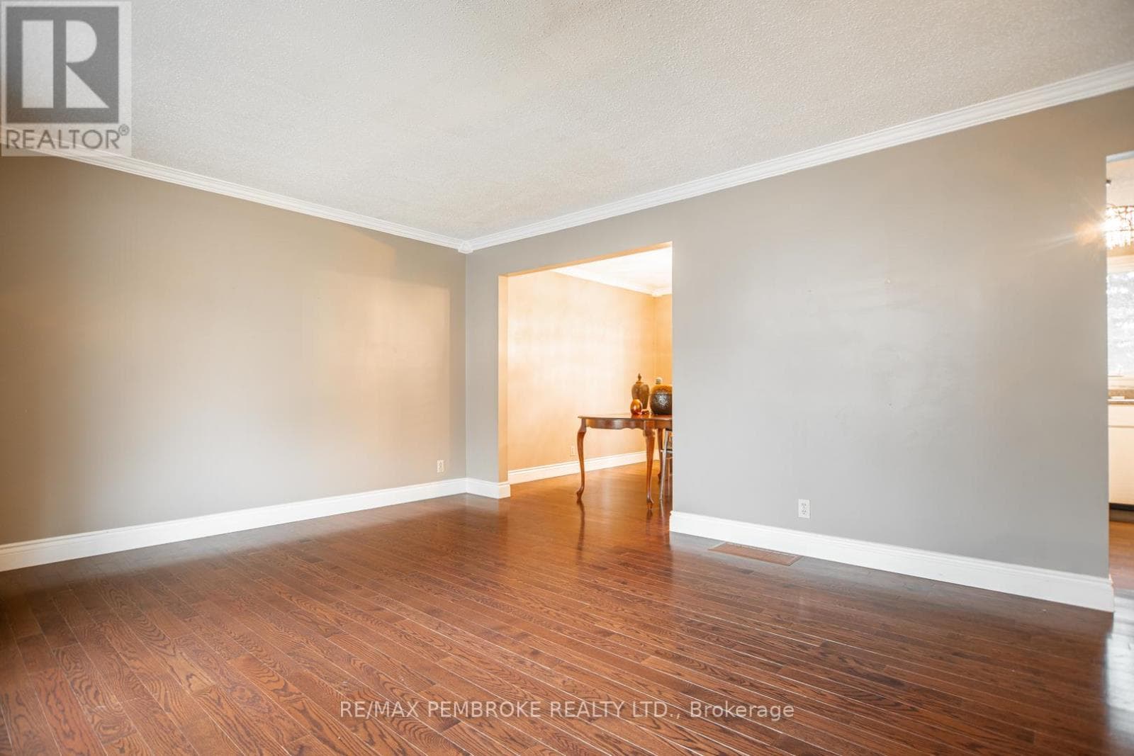 486 IRVING STREET, Renfrew County — photo 5