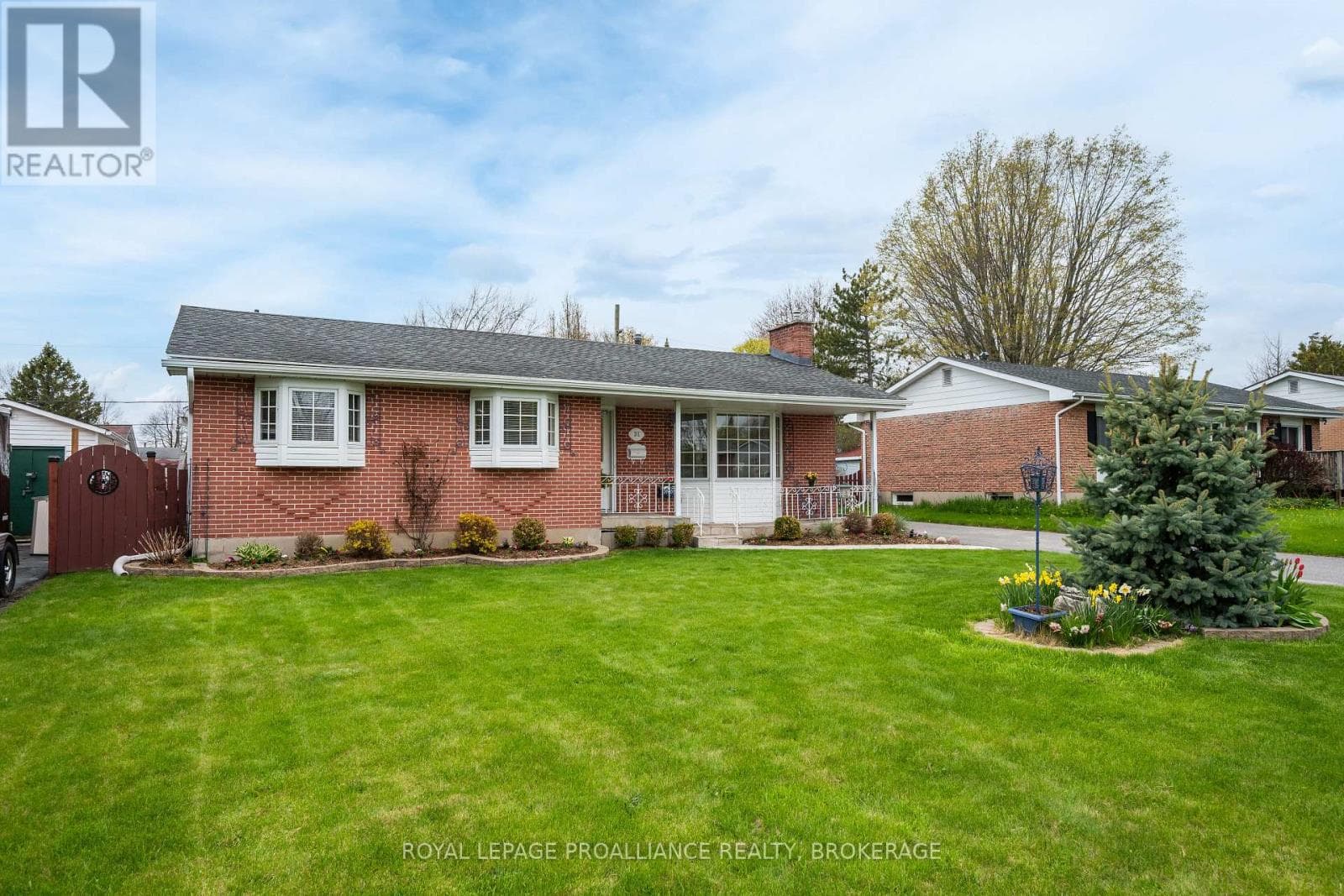 201 CAMBERLEY CRESCENT, Kingston — photo 4