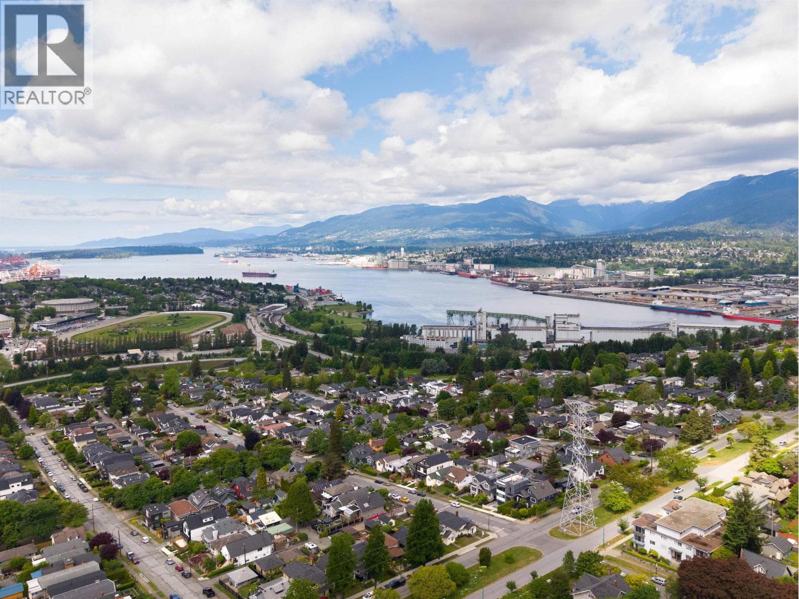 1 3645 DUNDAS STREET, Greater Vancouver — photo 3