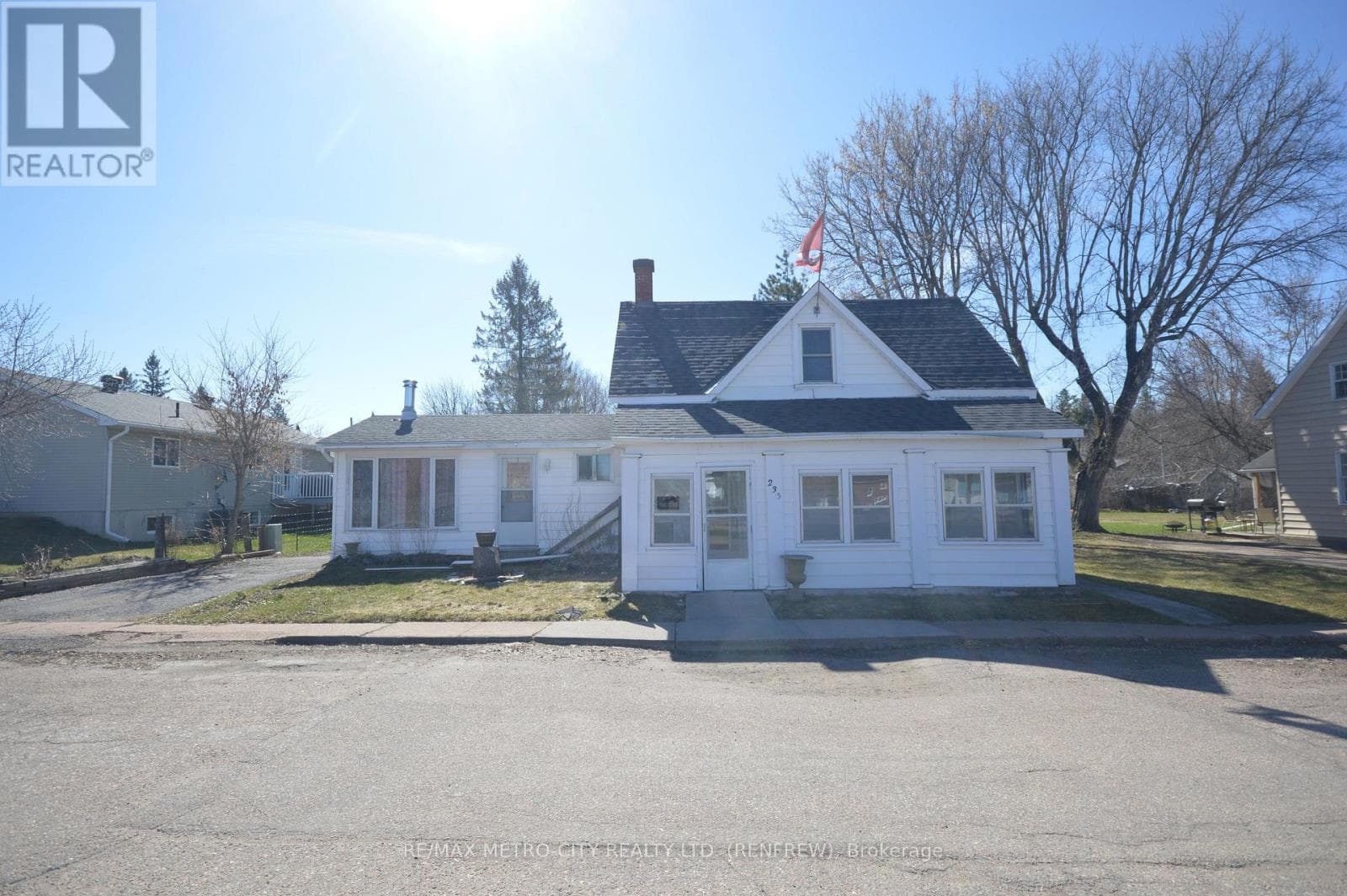 235 RENFREW AVENUE W in 