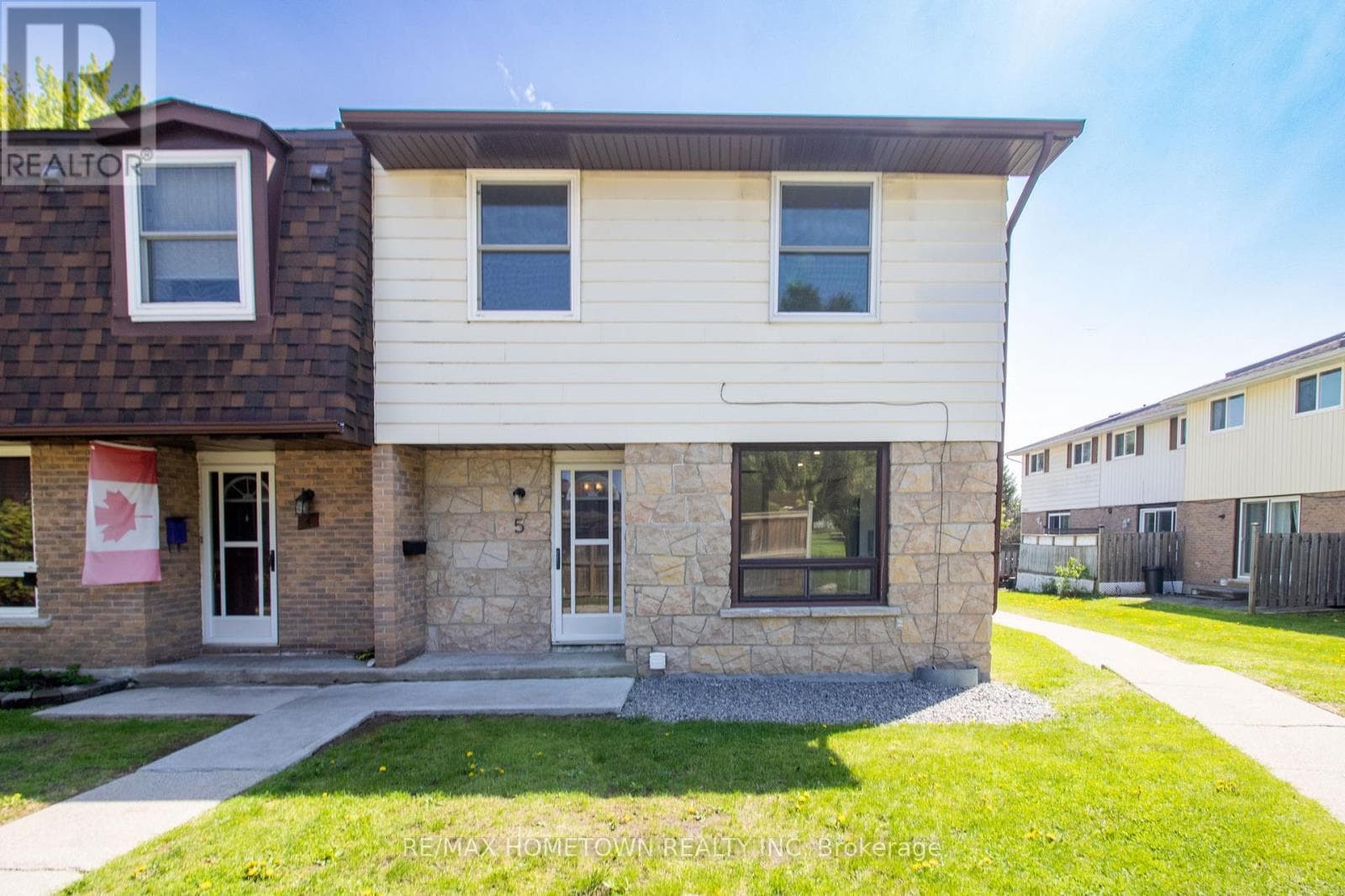5 - 1293 VISTA DRIVE in 
