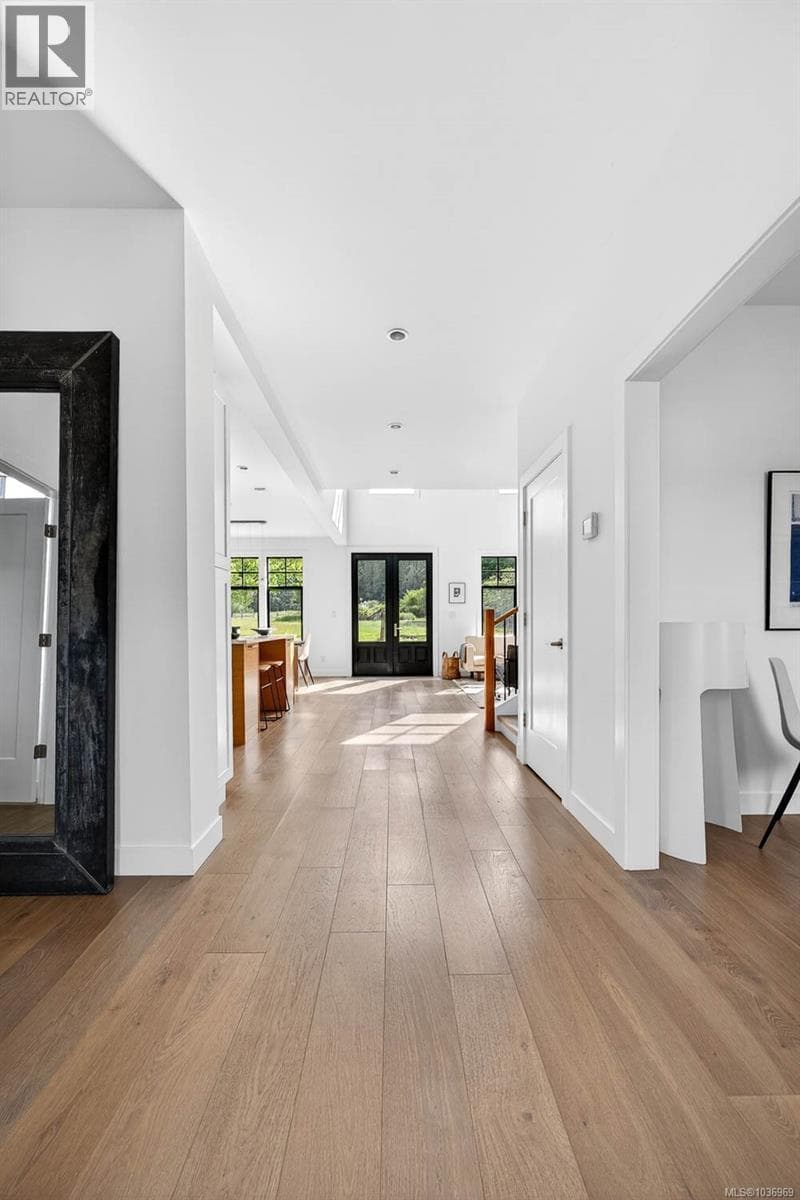 2454 Fulford-Ganges Rd, Victoria — photo 5