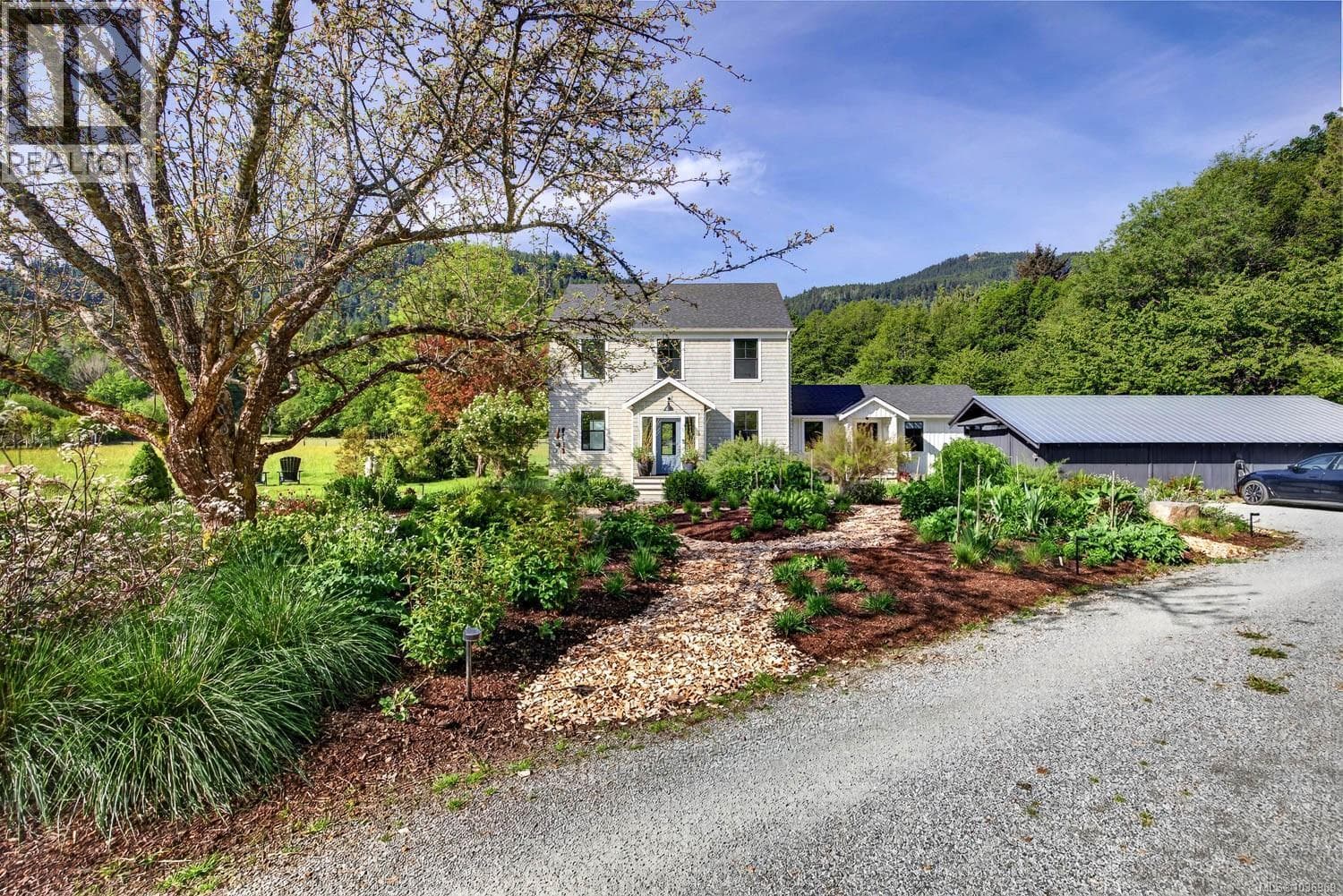 2454 Fulford-Ganges Rd, Victoria — photo 3