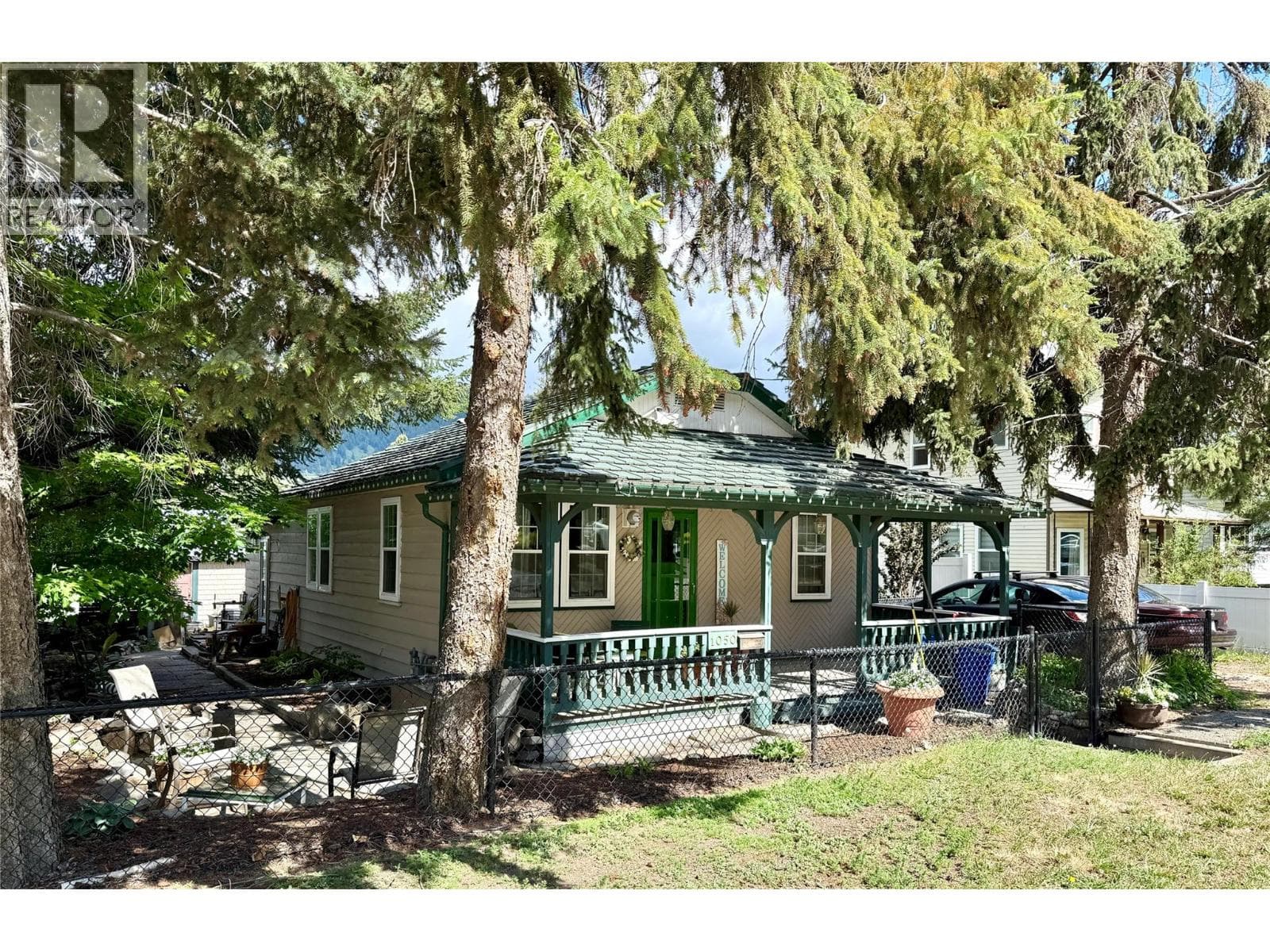 1050 Hillside Avenue, Interior REALTORS®