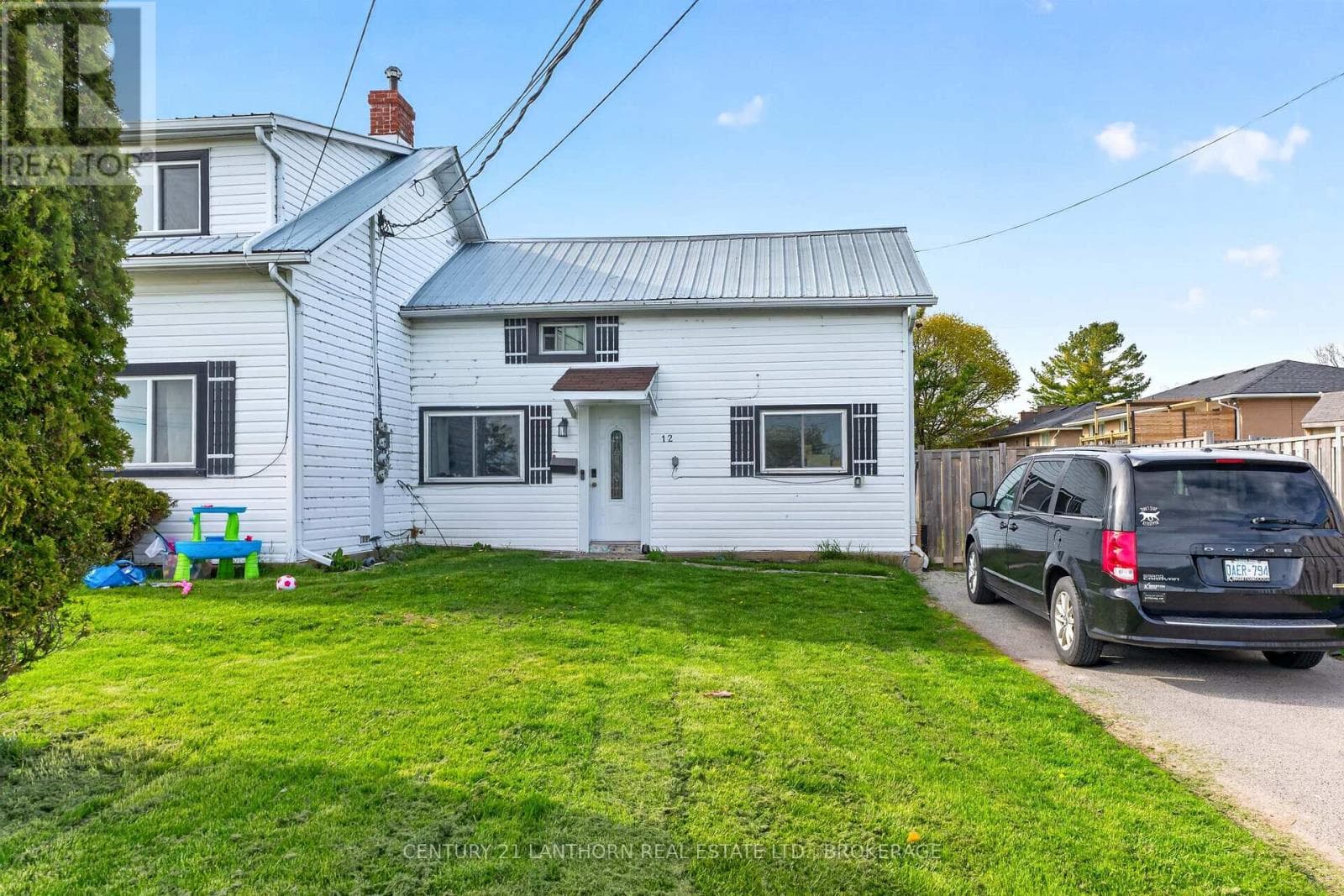 10/12 MANITOU CRESCENT E, Kingston — photo 3