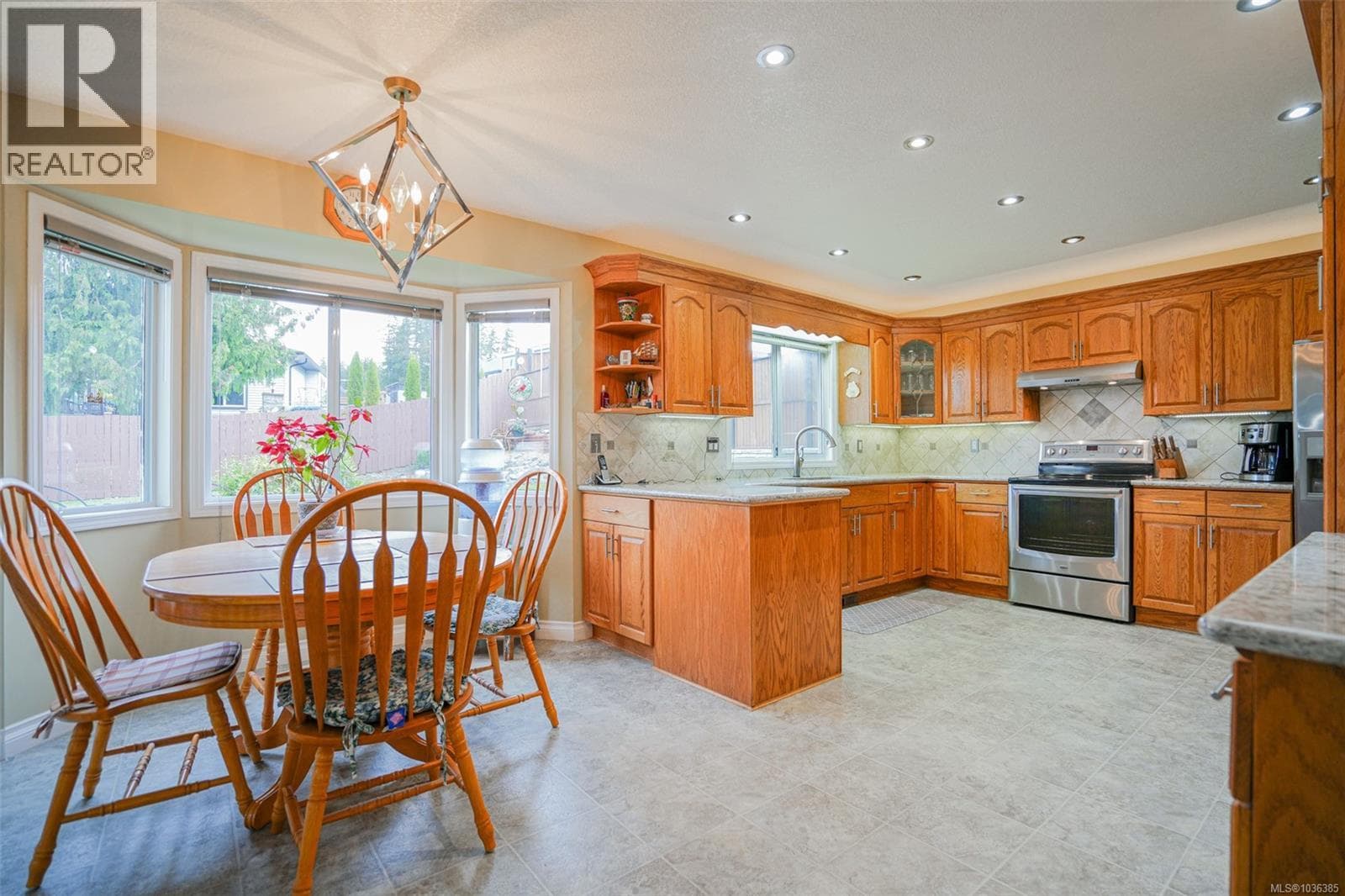 3141 McNaughton Ave, Vancouver Island — photo 3
