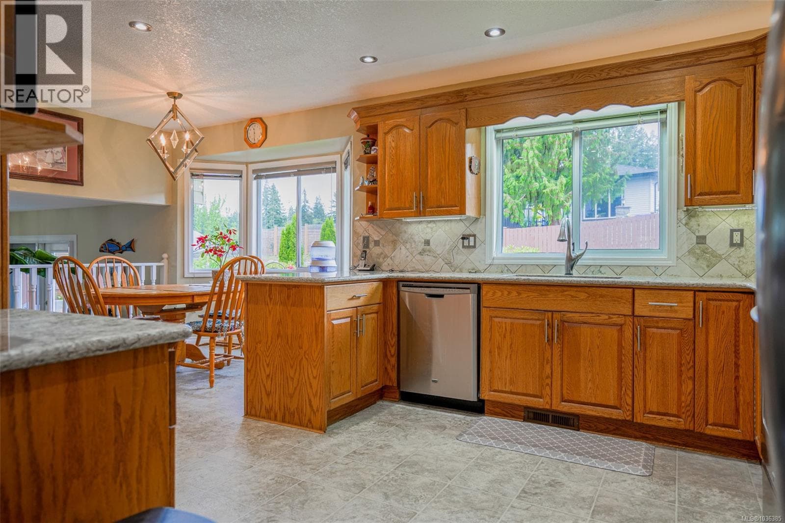 3141 McNaughton Ave, Vancouver Island — photo 4