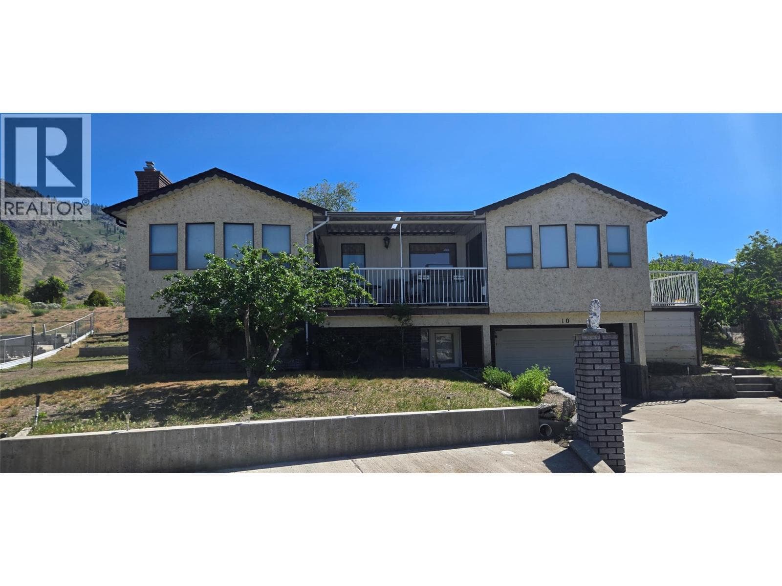 10 Spruce Court in 
