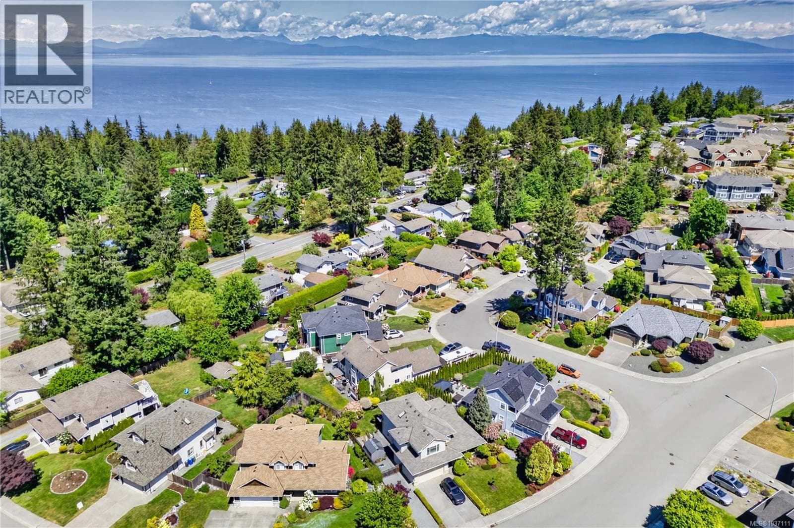 5547 SUNRIDGE PLAZA, Vancouver Island — photo 2