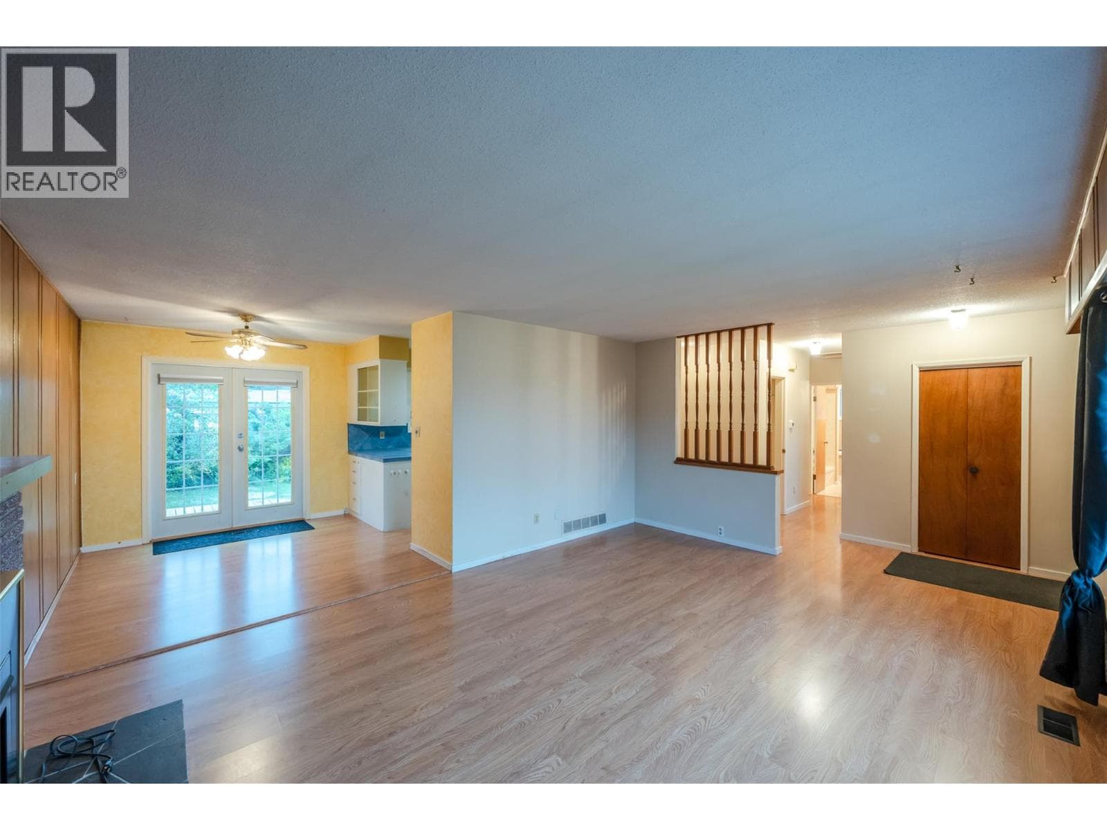 132 SECREST PLAZA, Interior REALTORS® — photo 4