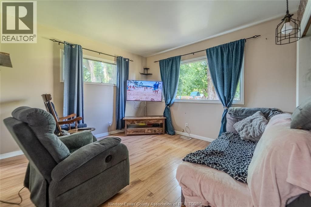 3764 Matchett ROAD, Windsor — photo 3