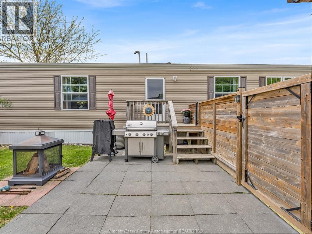 1 OAK COURT, Windsor