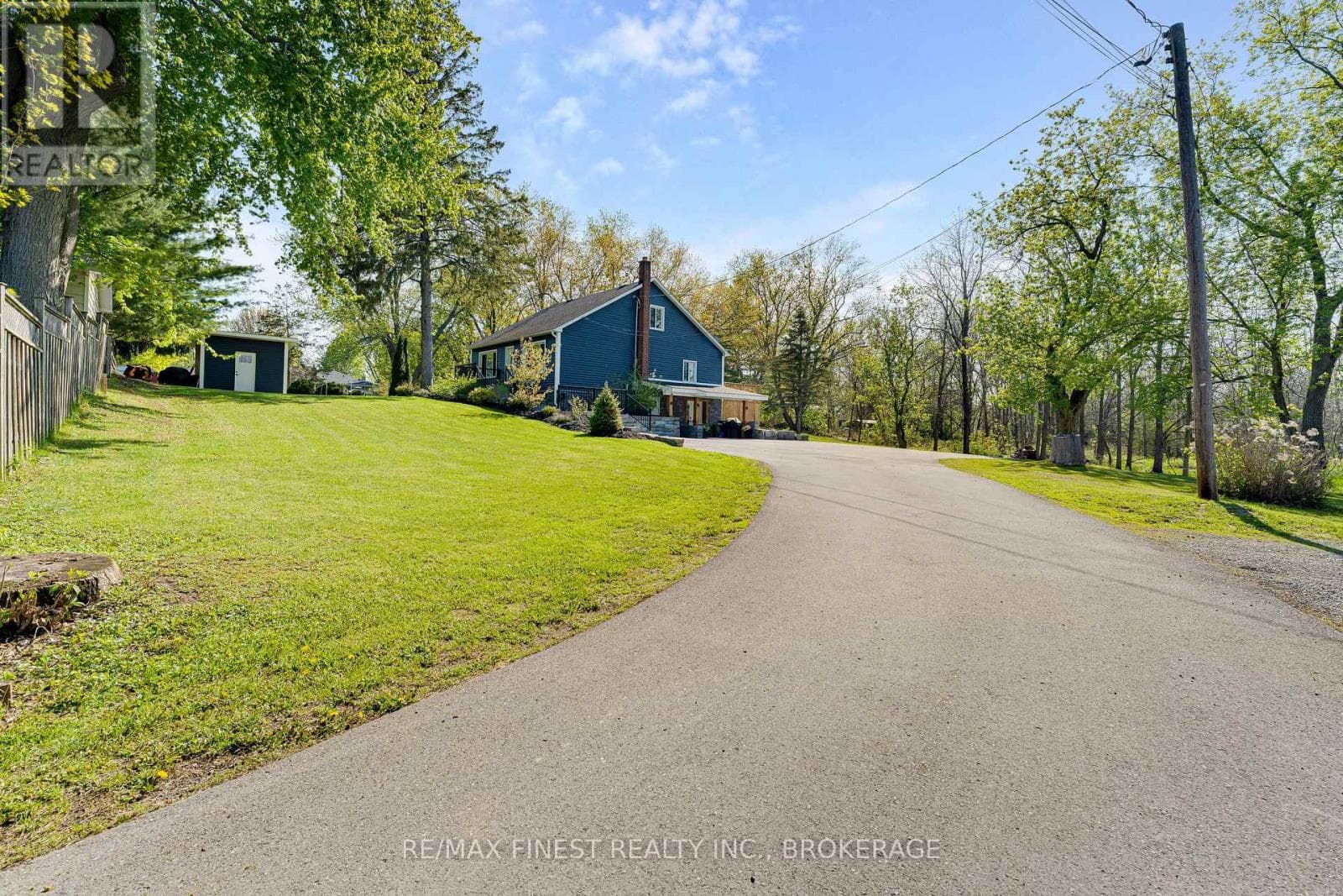 401 DUNDAS STREET W in 