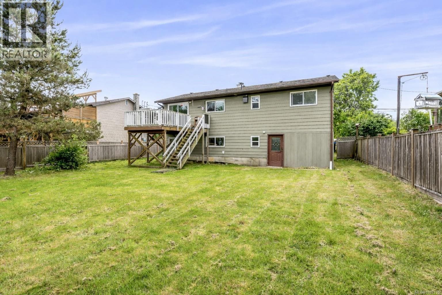 2442 FITZGERALD AVENUE, Vancouver Island — photo 2