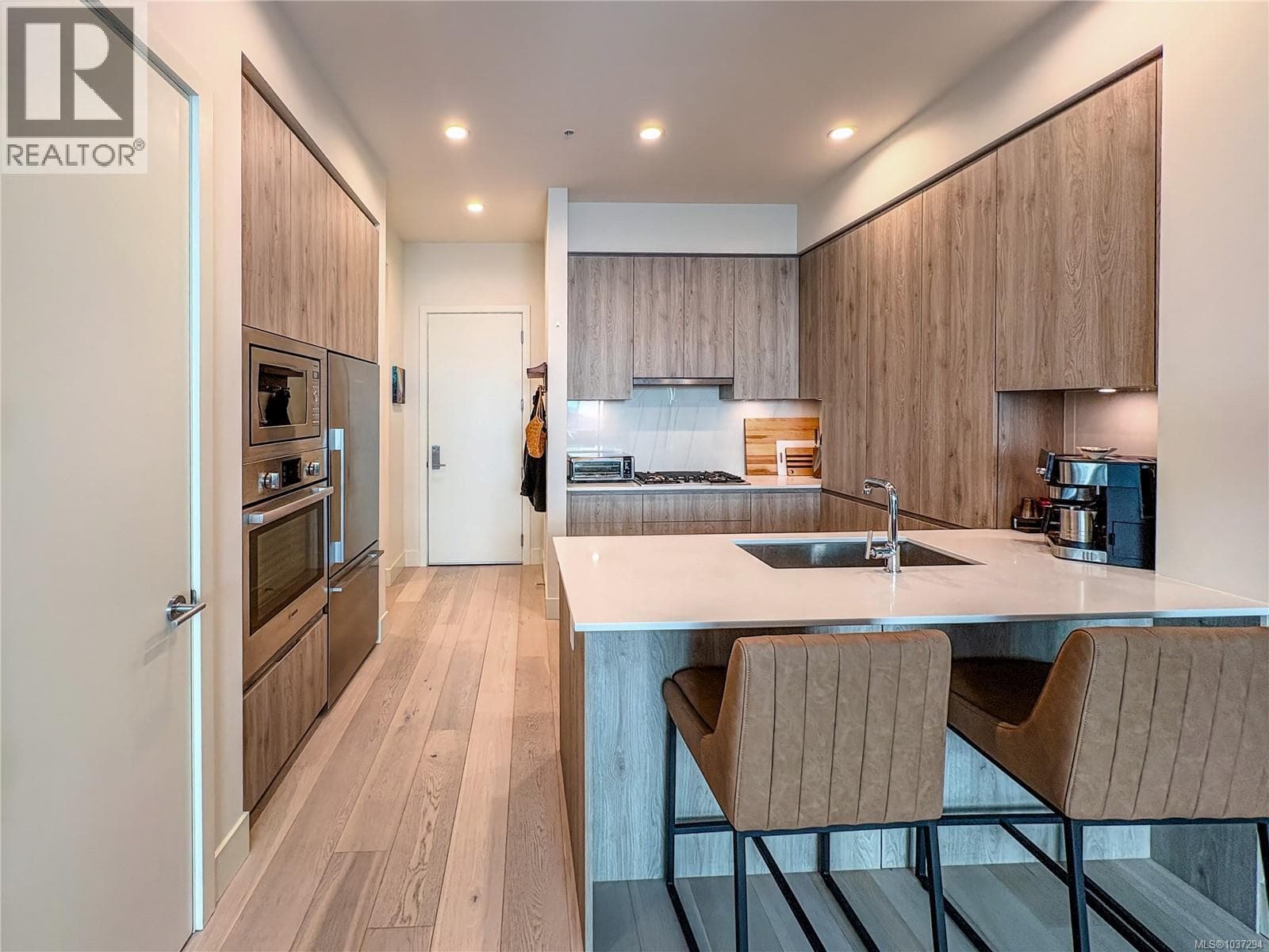 301 501 Park Pl, Victoria — photo 3