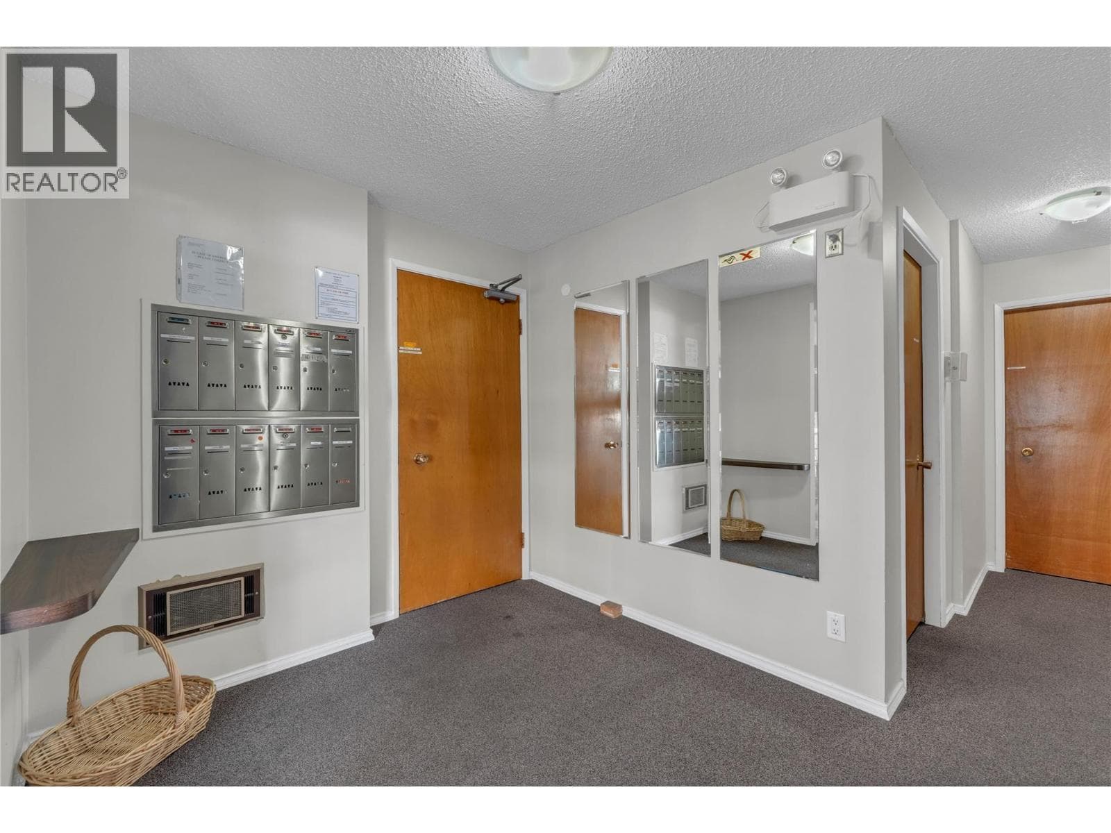 328 NANAIMO AVENUE WEST, Interior REALTORS® — photo 3