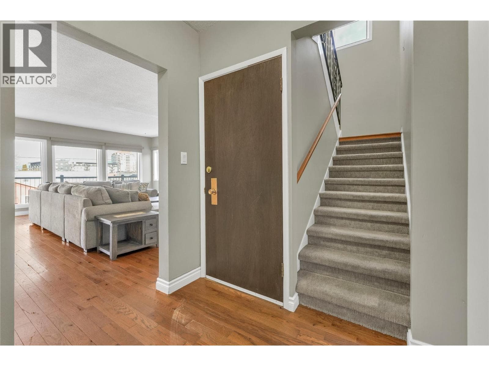 328 NANAIMO AVENUE WEST, Interior REALTORS® — photo 4