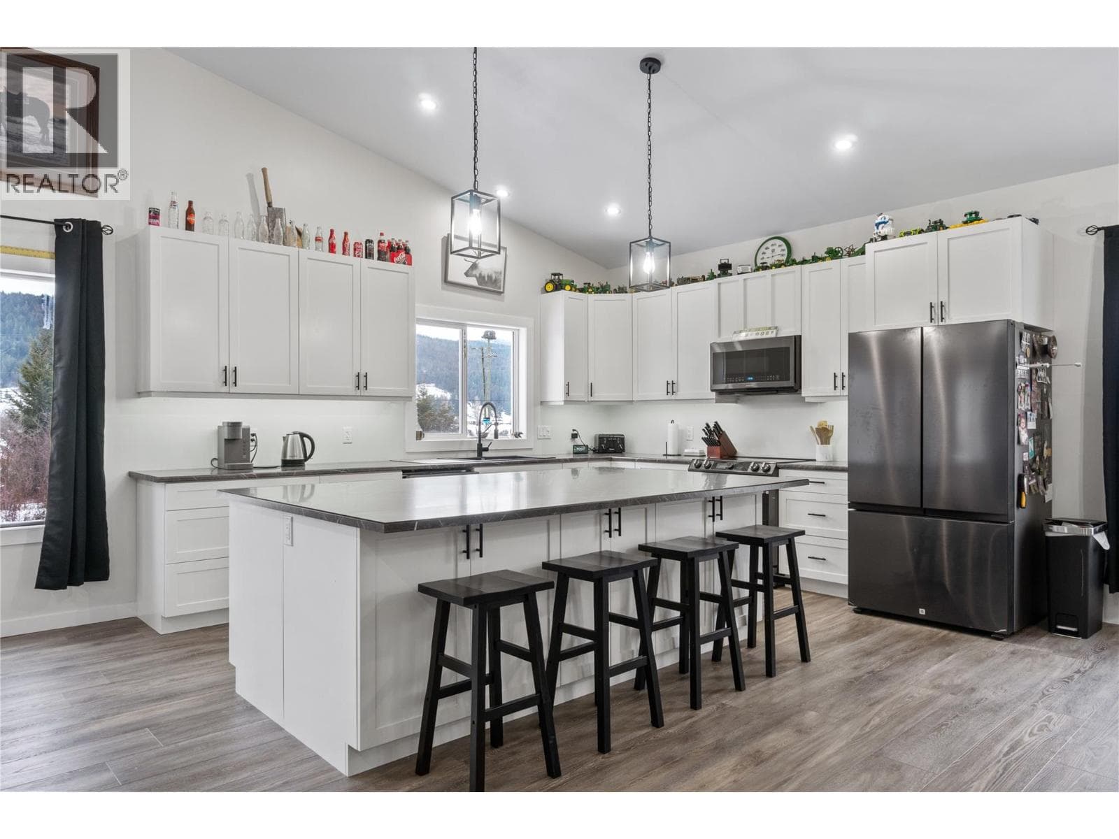 148 4th Avenue, Interior REALTORS® — photo 2