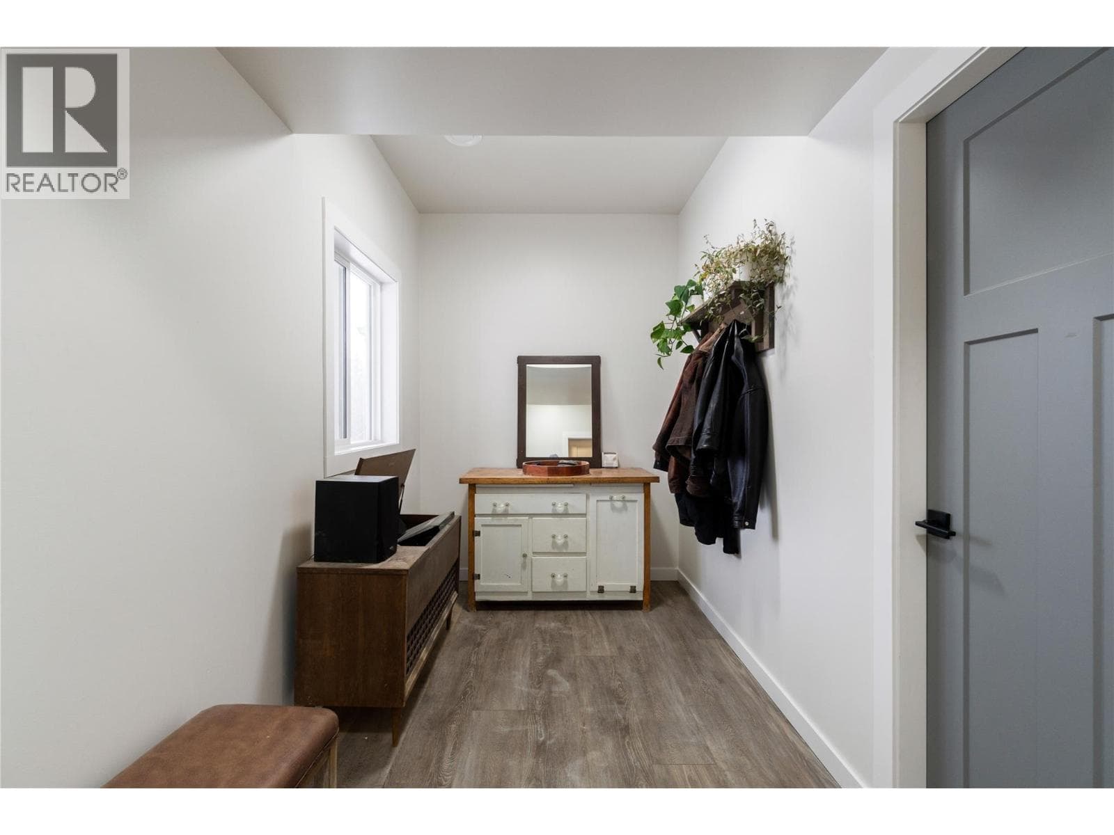 148 4th Avenue, Interior REALTORS® — photo 4