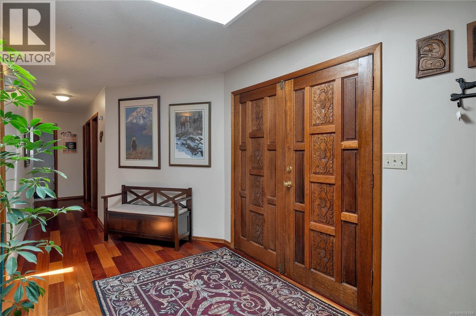 1930 Gillian Pl, Vancouver Island — photo 5