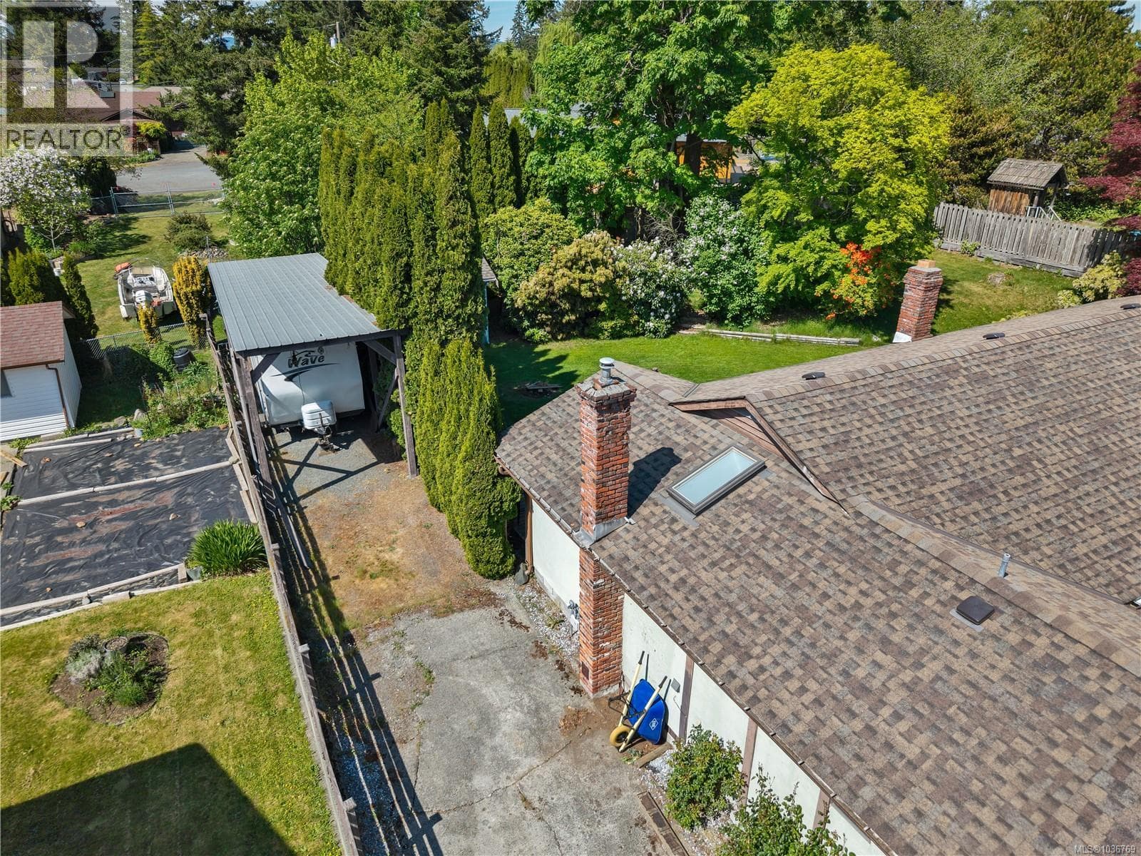 1930 Gillian Pl, Vancouver Island — photo 3