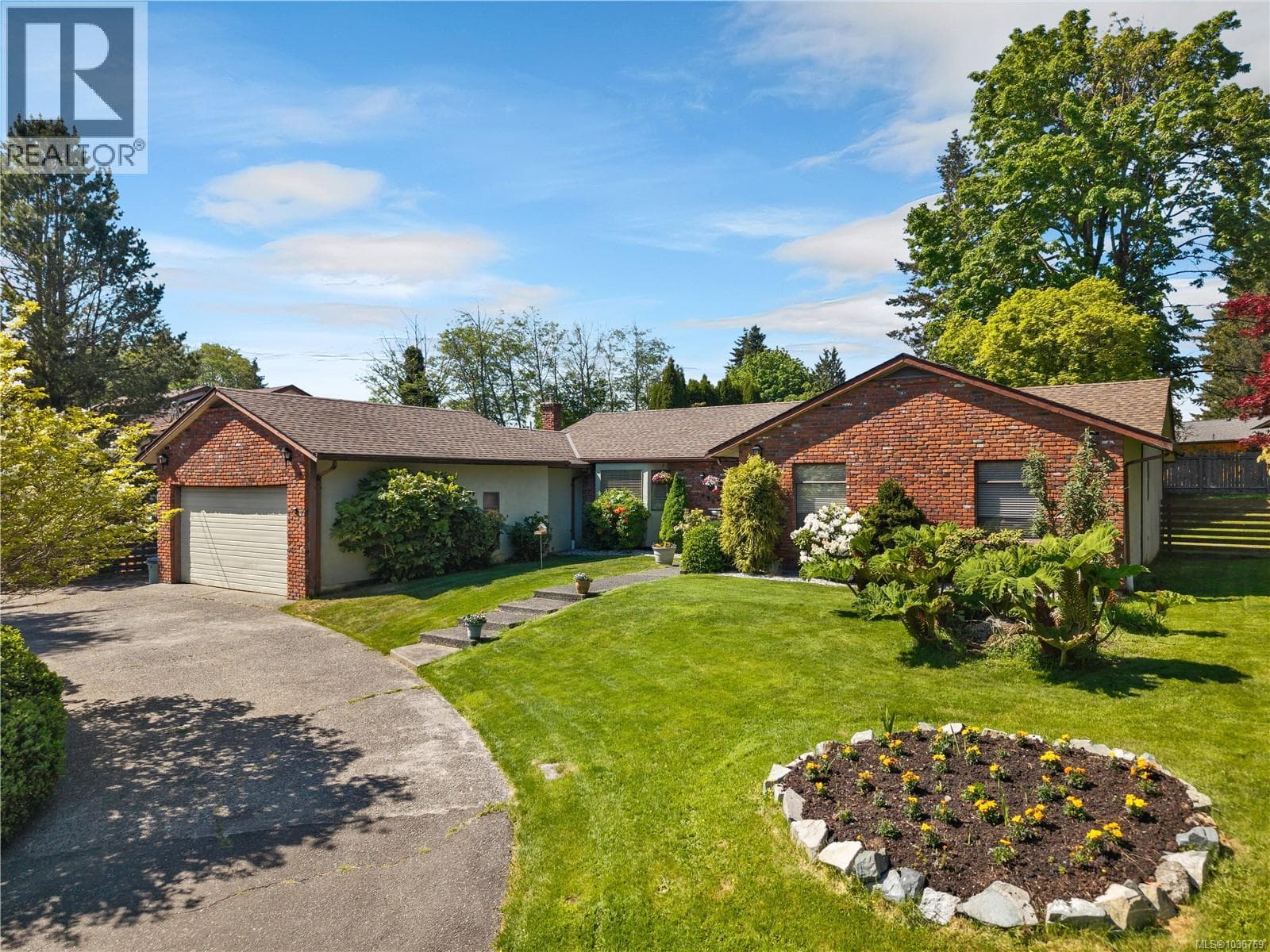 1930 Gillian Pl in