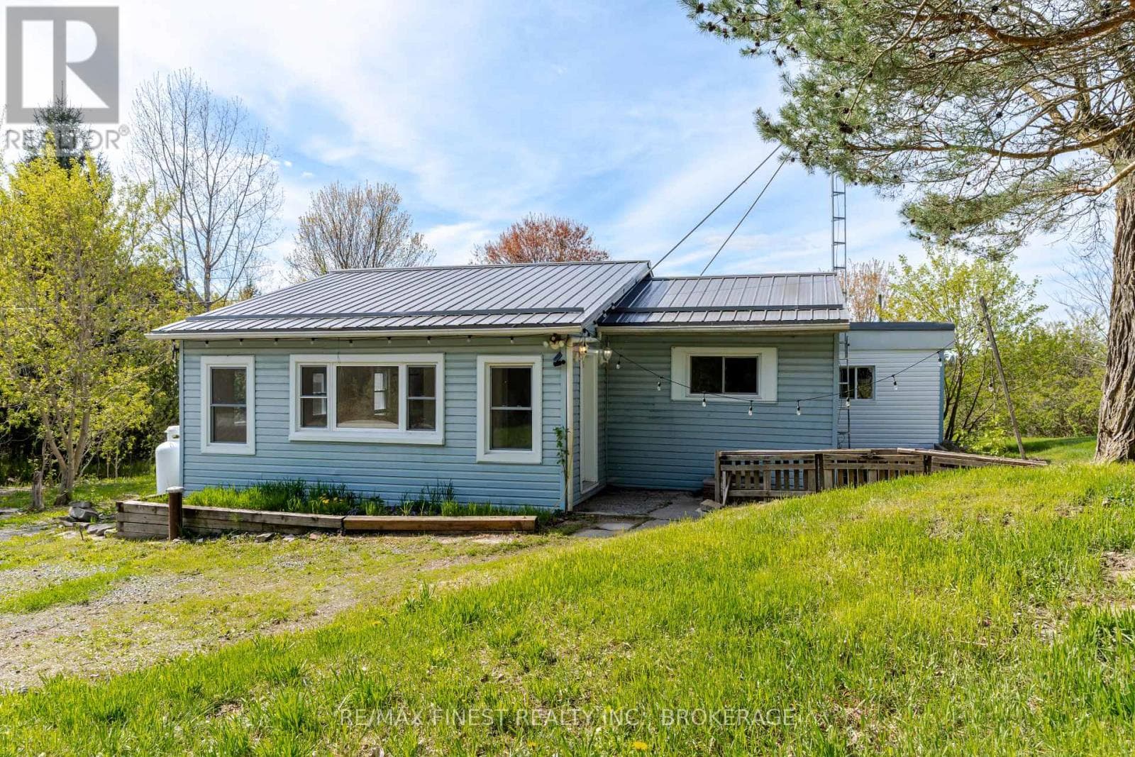 6804 6TH CONCESSION ROAD in 