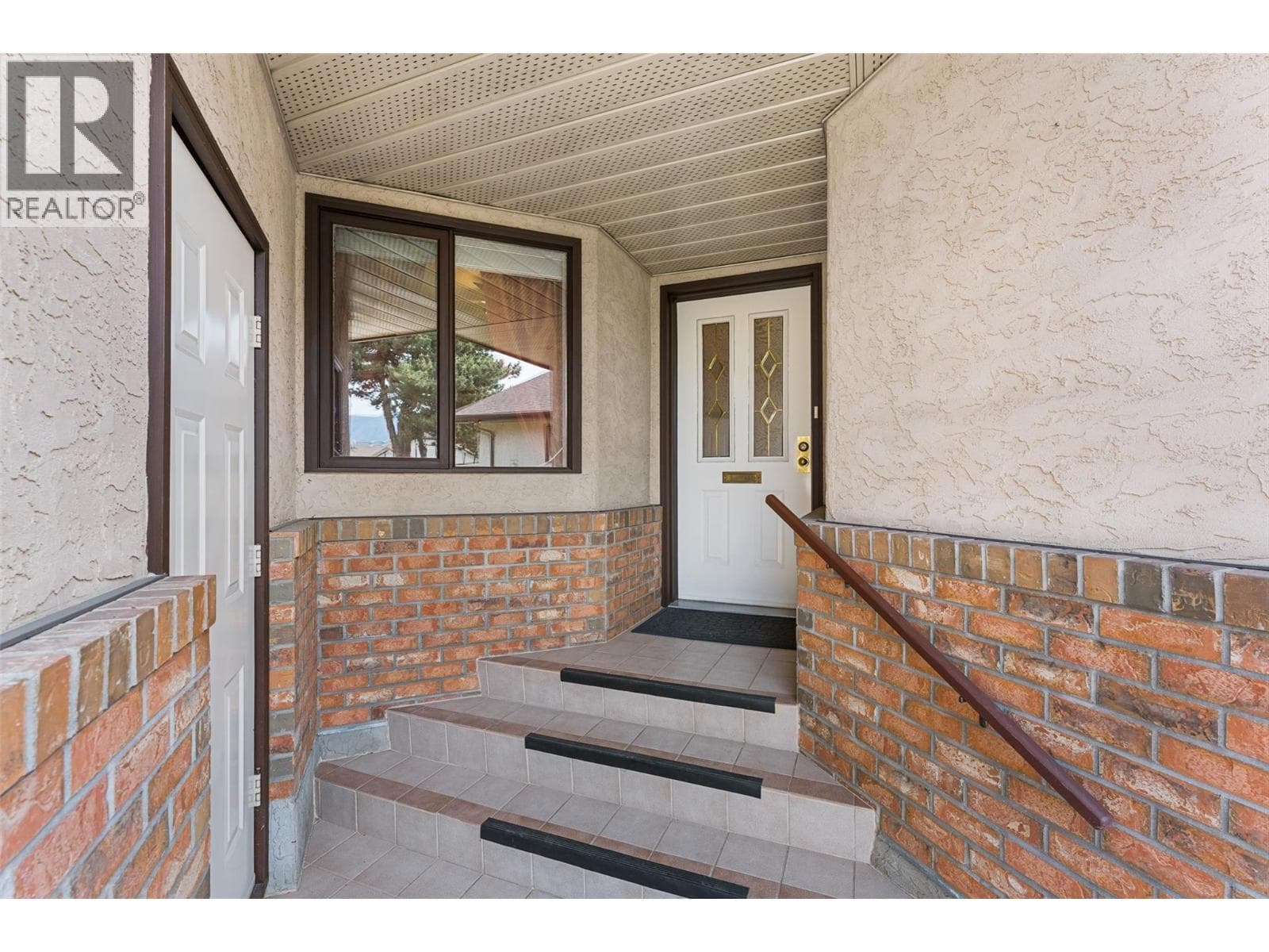 33 2200 GORDON DRIVE, Interior REALTORS® — photo 5