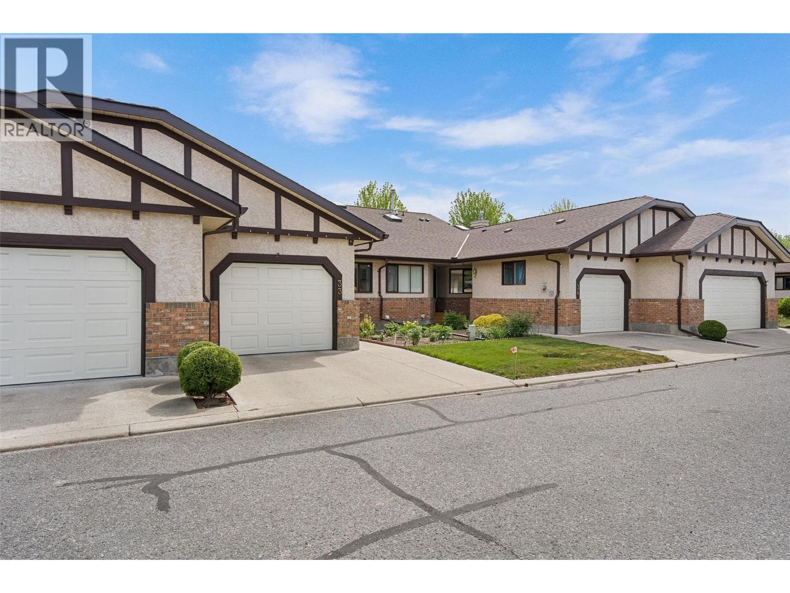 33 2200 GORDON DRIVE, Interior REALTORS® — photo 3