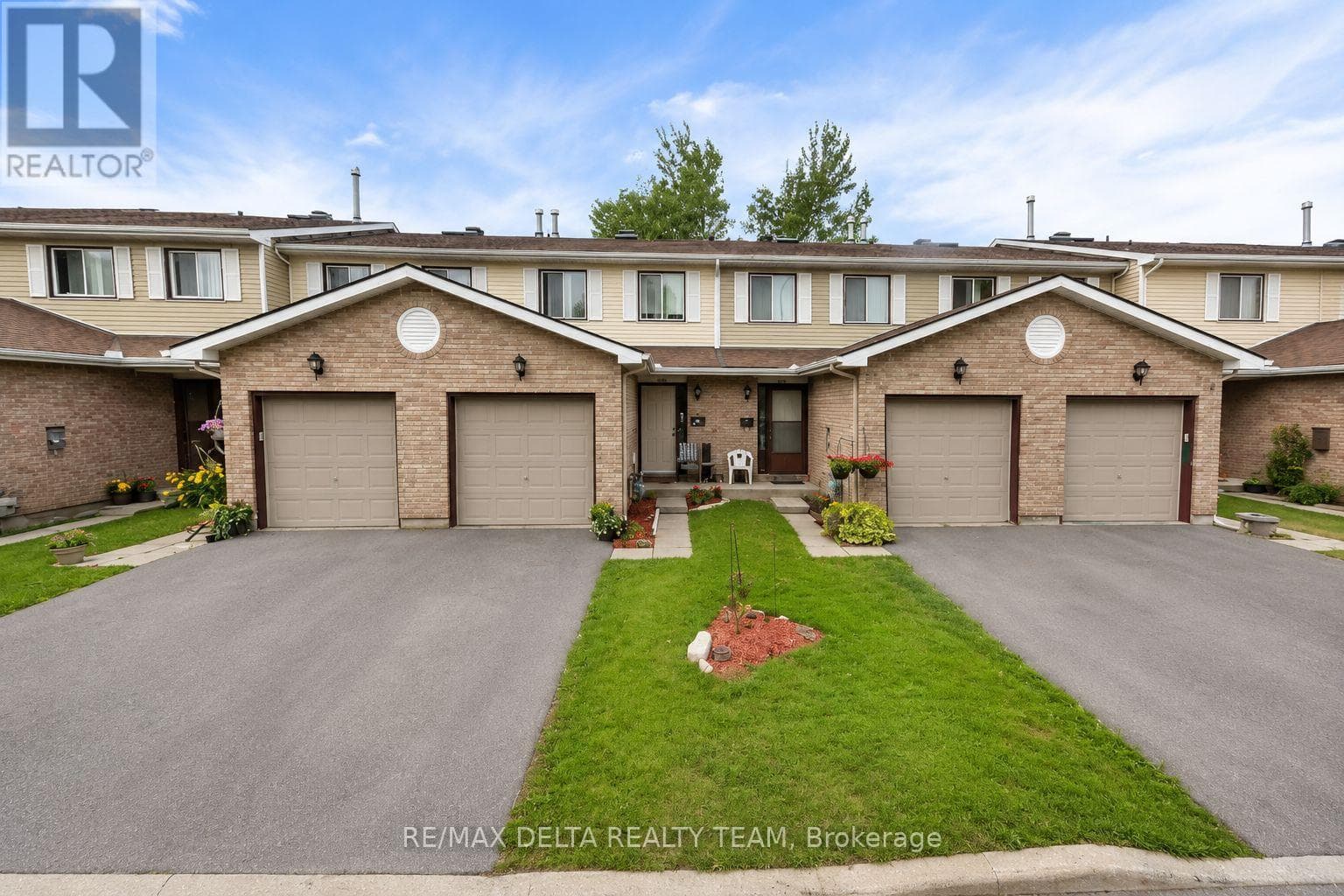 8 - 323 MONICA CRESCENT in QUEENSWOOD HEIGHTS