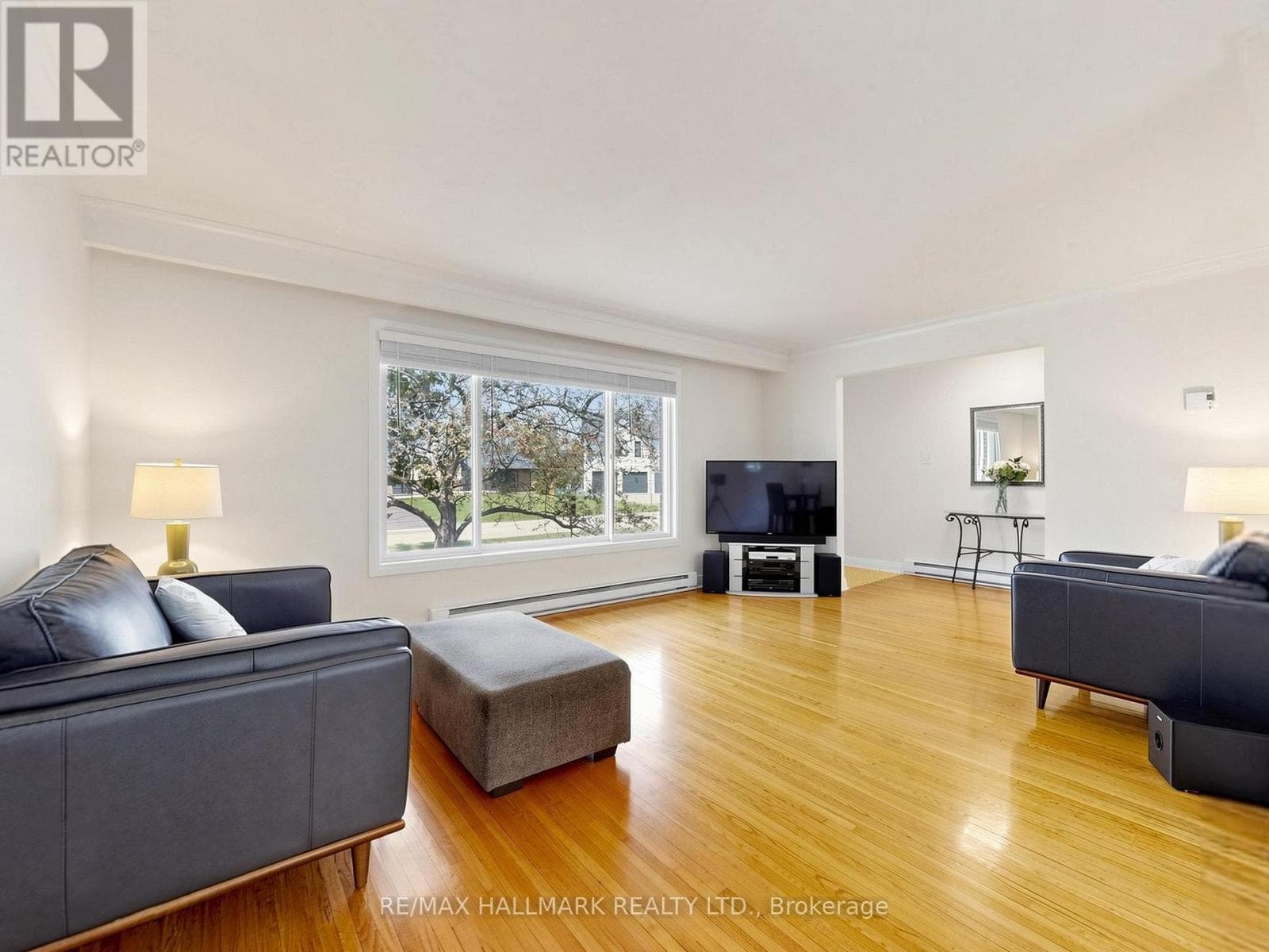 20 JASMINE CRESCENT, Toronto — photo 3