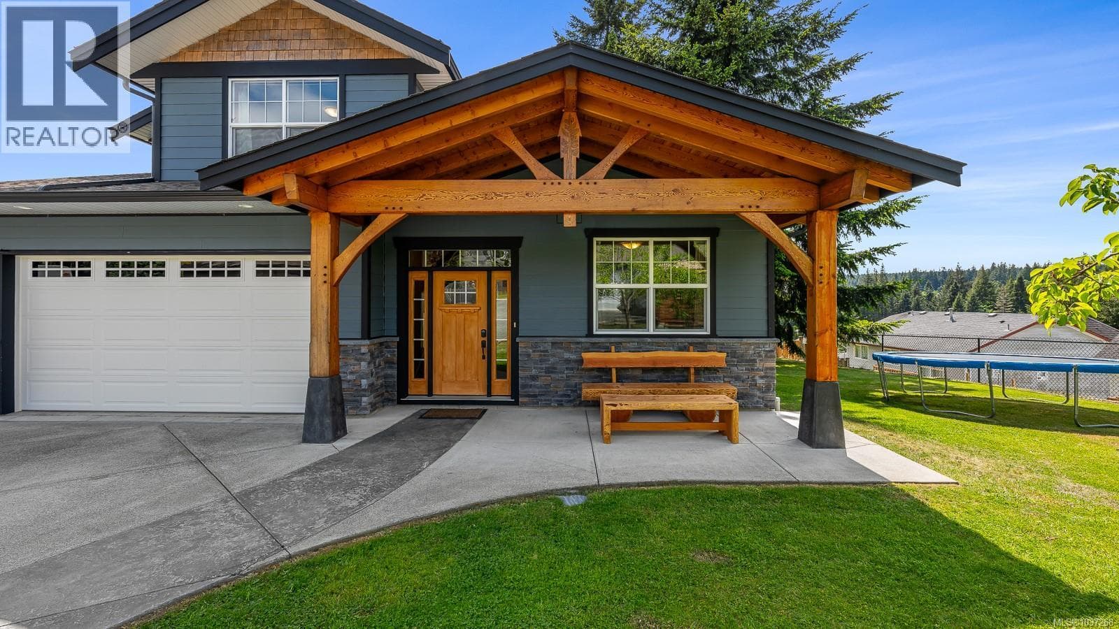 405 Rockland Rd, Vancouver Island — photo 2