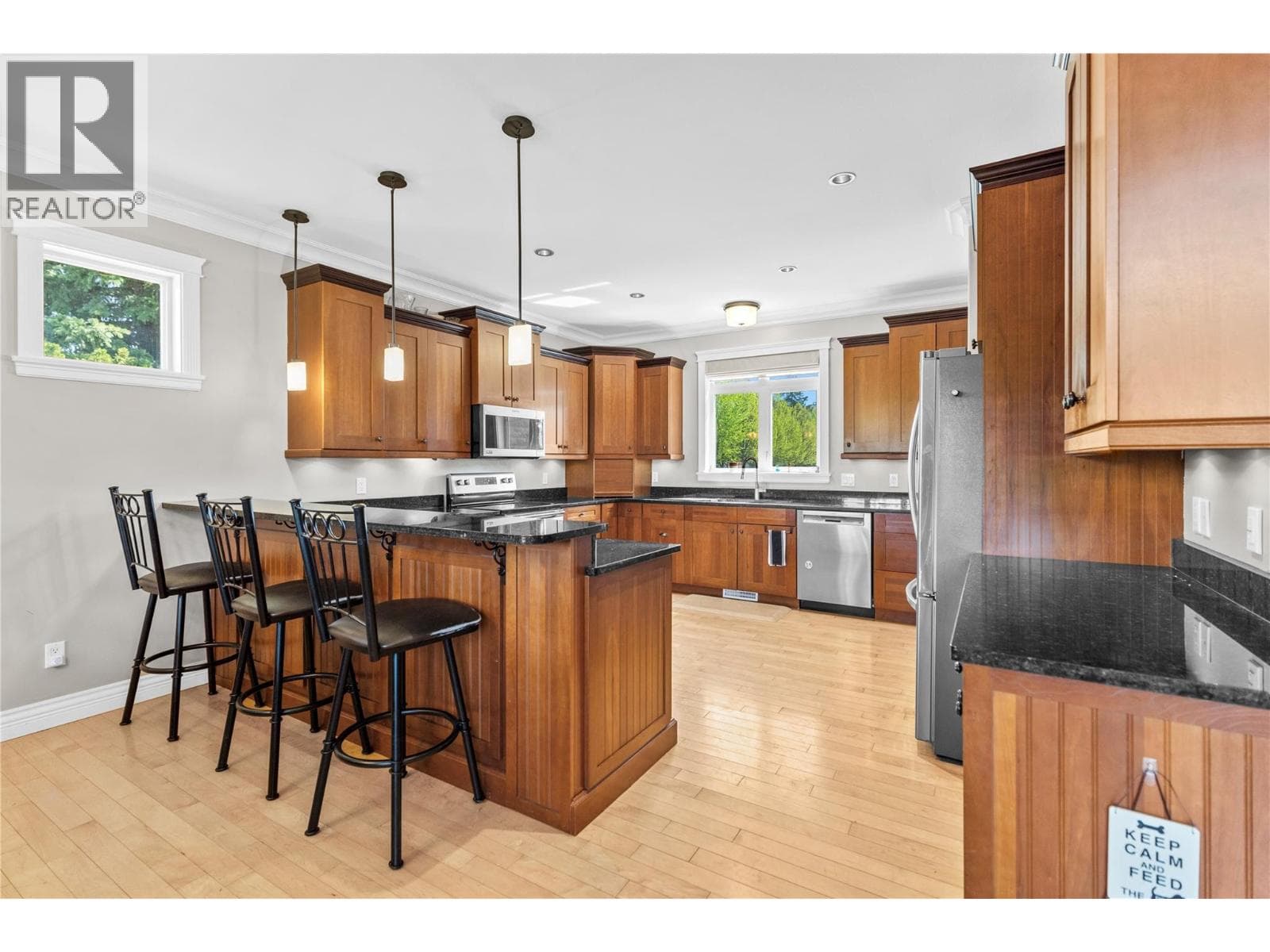 252 Oriole Way, Interior REALTORS® — photo 4