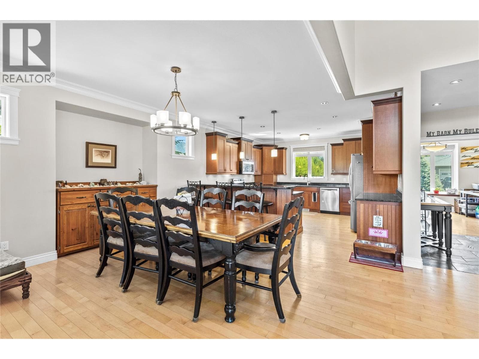 252 Oriole Way, Interior REALTORS® — photo 3
