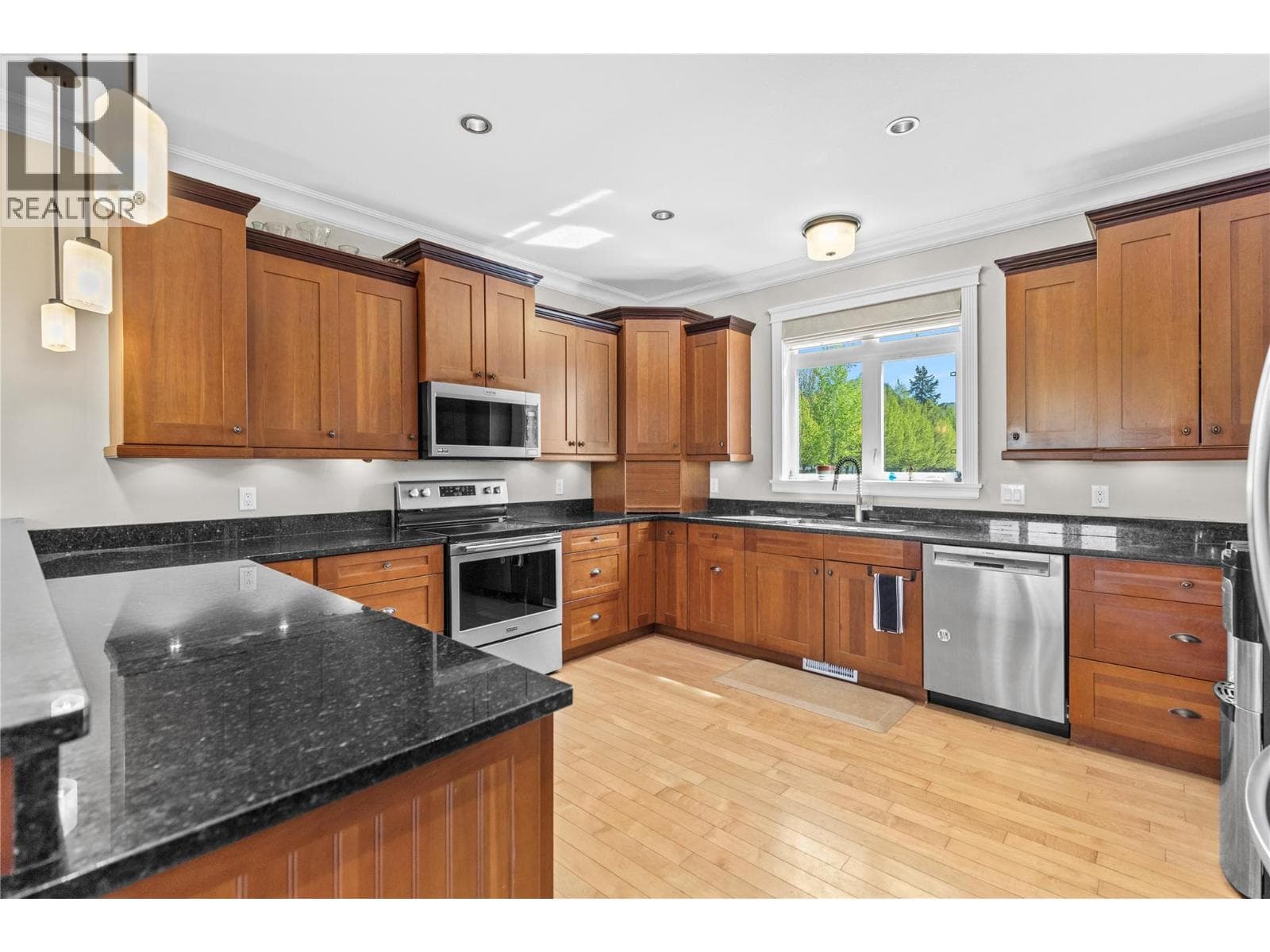 252 Oriole Way, Interior REALTORS® — photo 5