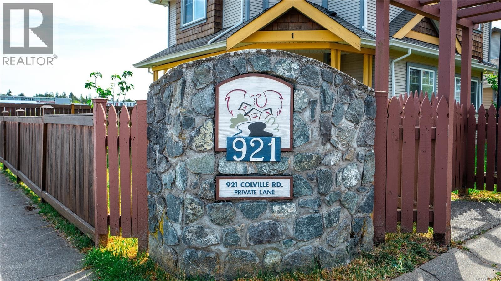 5 921 Colville Rd, Victoria — photo 3