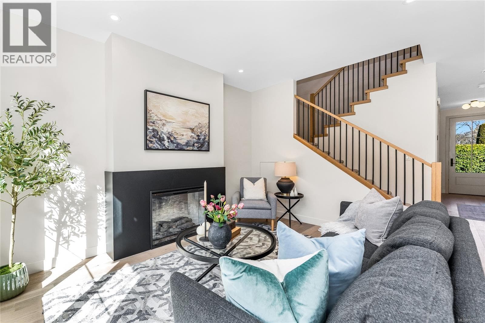 4 3333 Henderson Rd, Victoria — photo 4