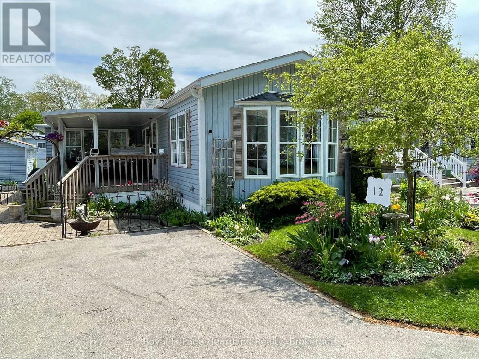12 IROQUOIS LANE in 