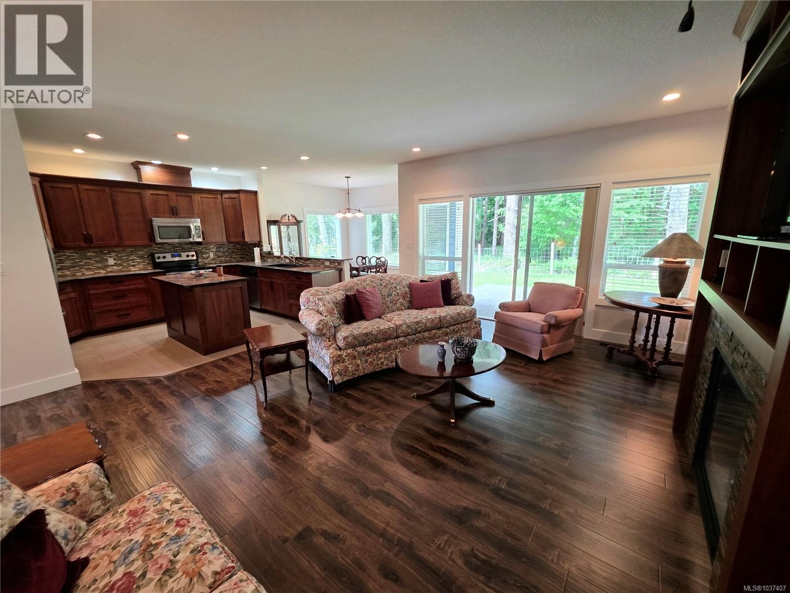 10 5450 Tomswood Rd, Vancouver Island — photo 3