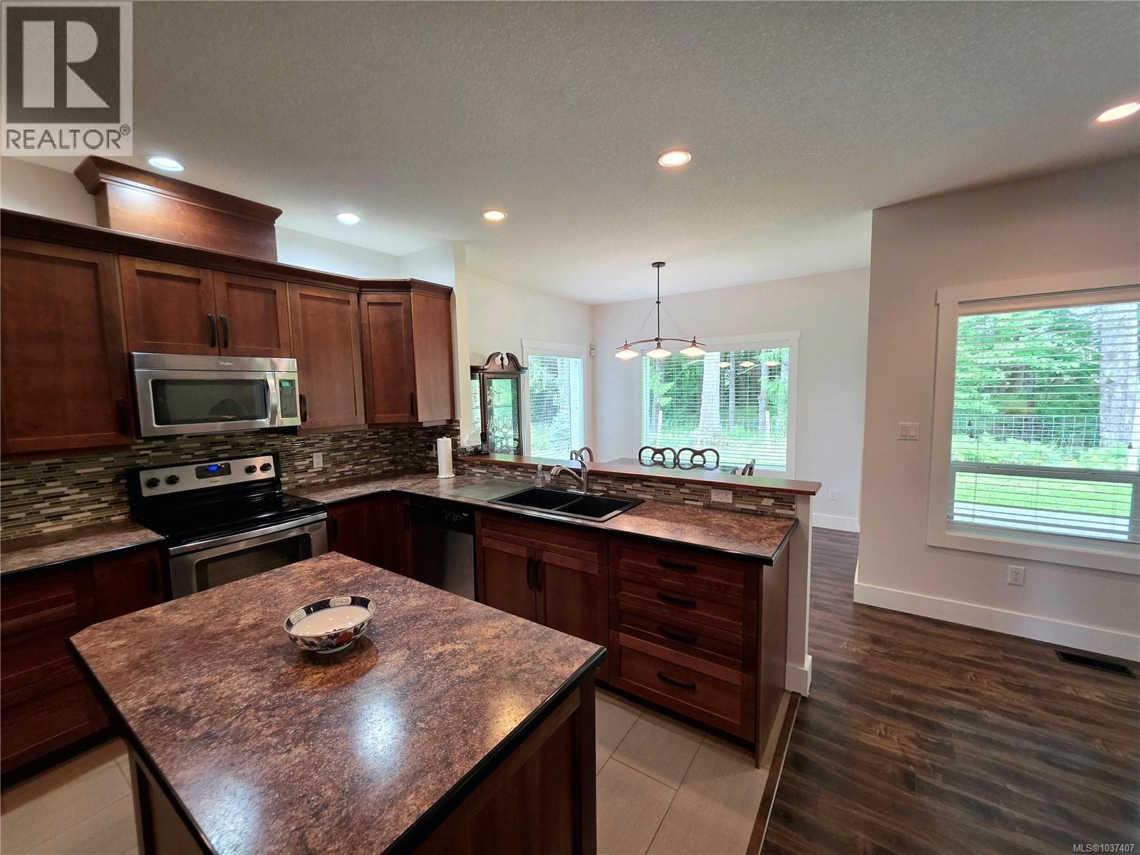 10 5450 Tomswood Rd, Vancouver Island — photo 4
