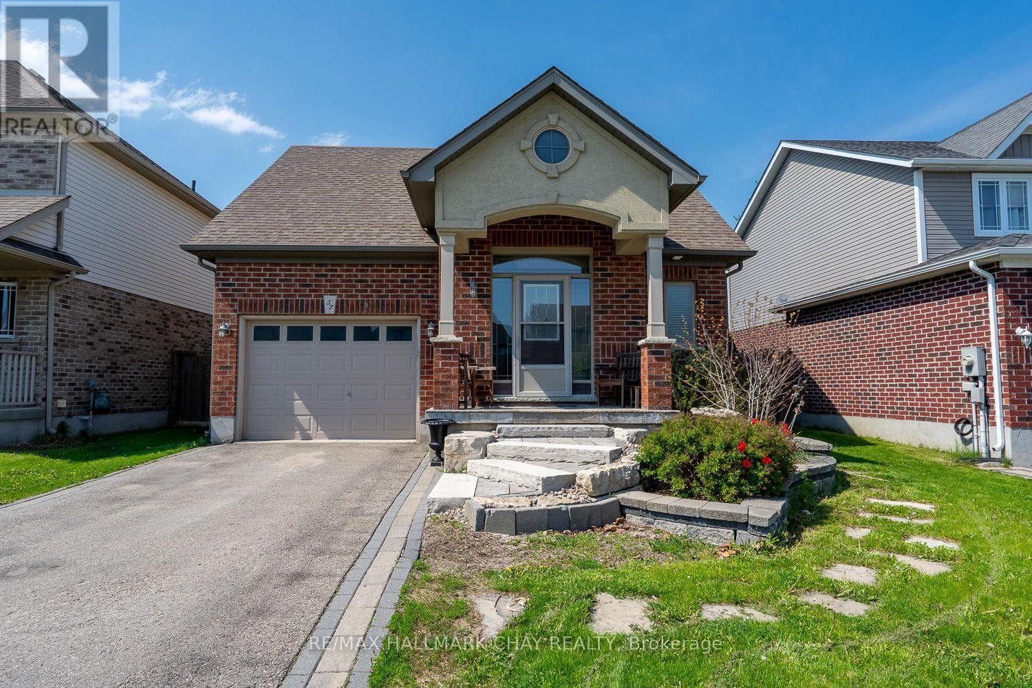57 IRWIN CRESCENT in 