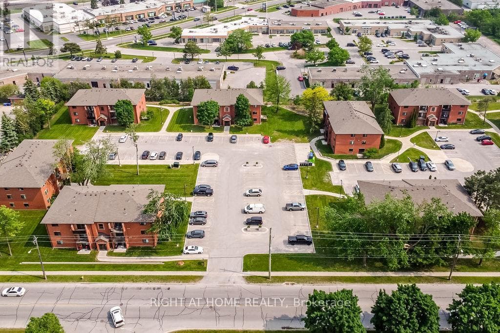 B6 - 179 EDGEHILL DRIVE, Toronto — photo 2