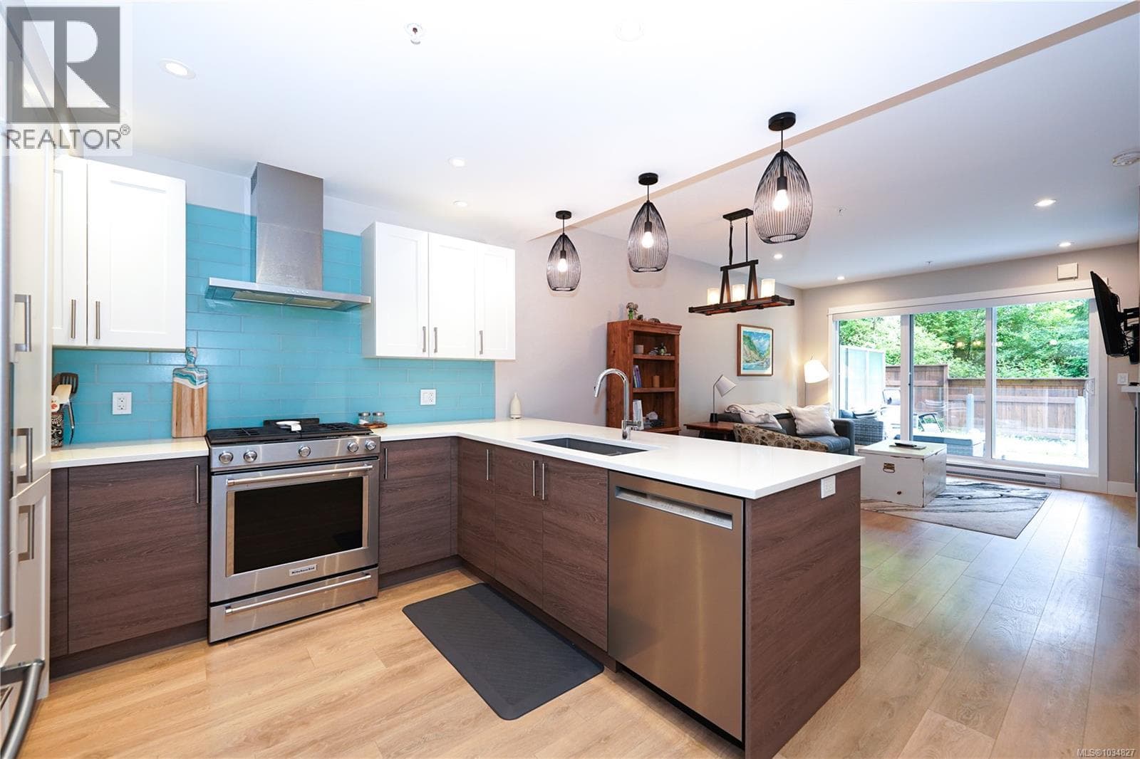 204 1820 Maple Ave S, Victoria — photo 4