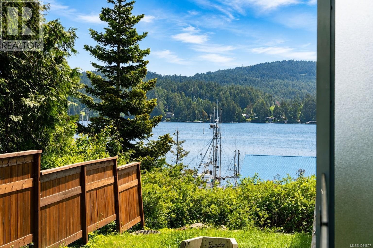 204 1820 Maple Ave S, Victoria — photo 2