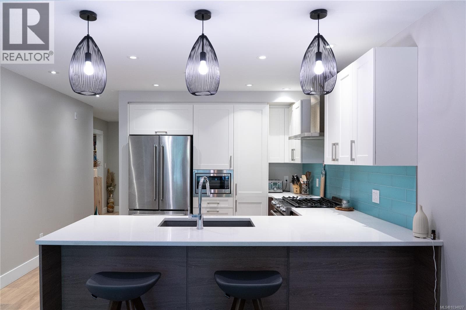 204 1820 Maple Ave S, Victoria — photo 3