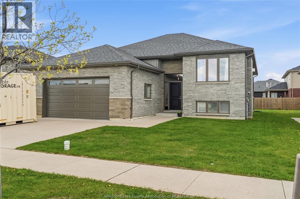 98 PETER AVENUE in
