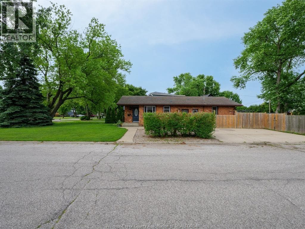 305 EDGEWATER BOULEVARD, Windsor — photo 4